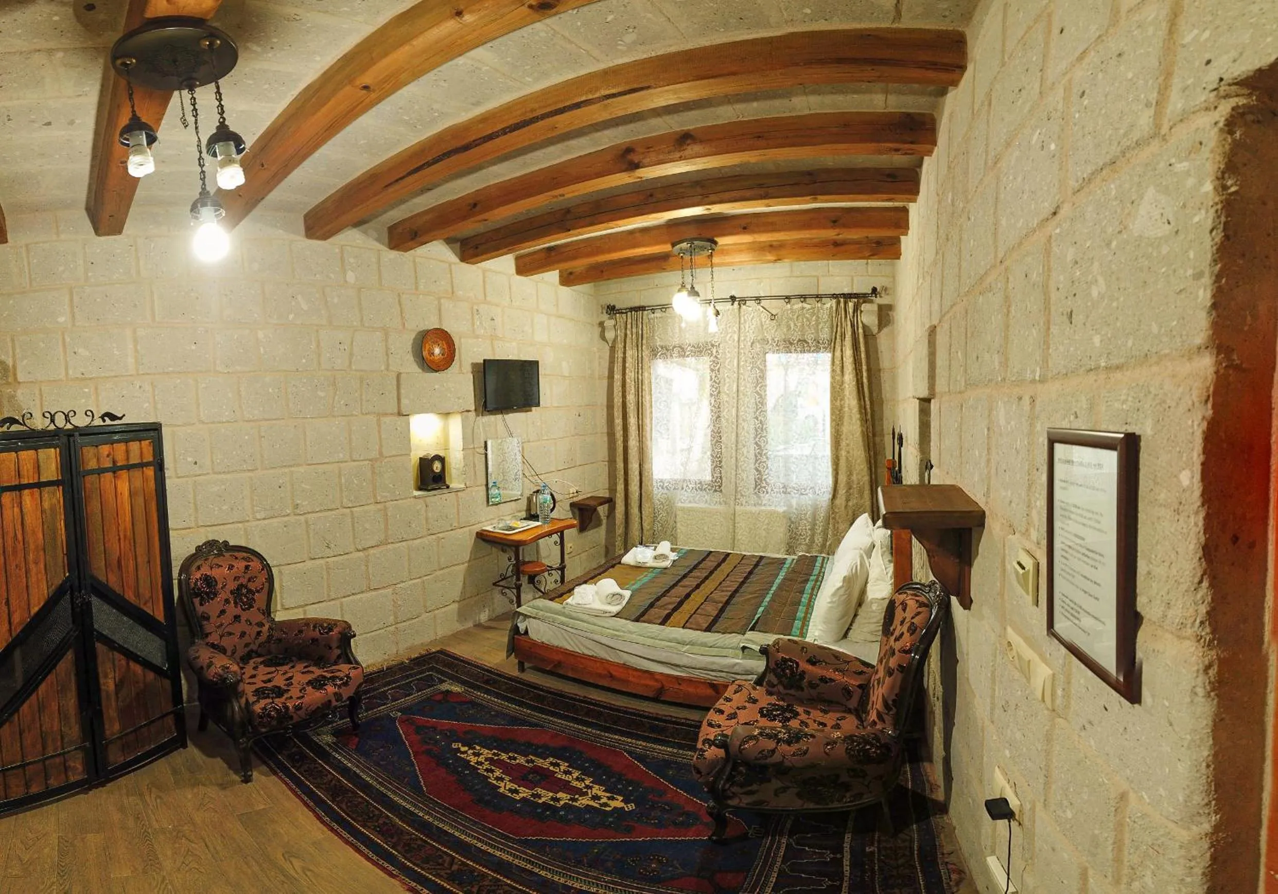 Photo of the whole room in Angel Cave Suite