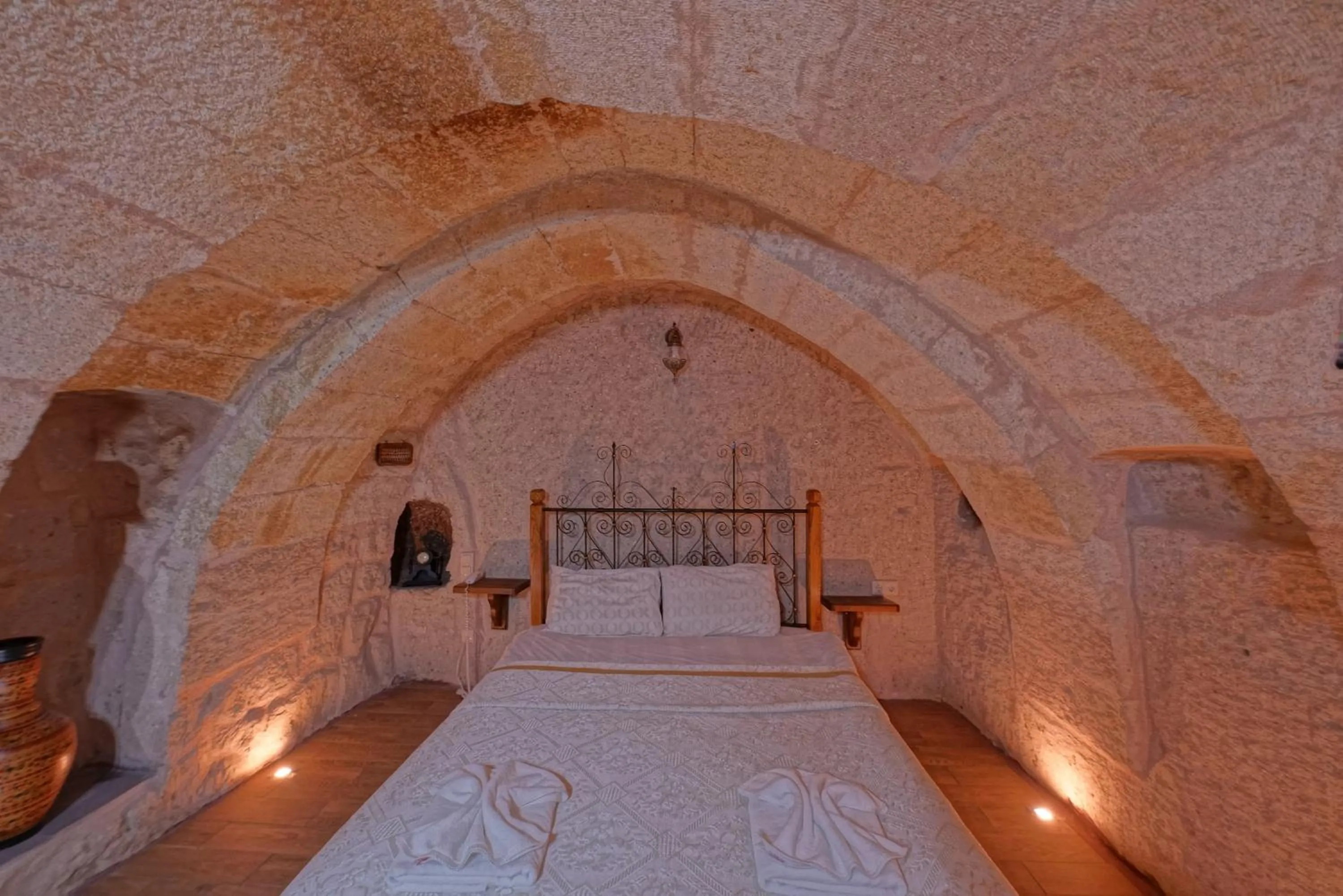 Photo of the whole room in Angel Cave Suite