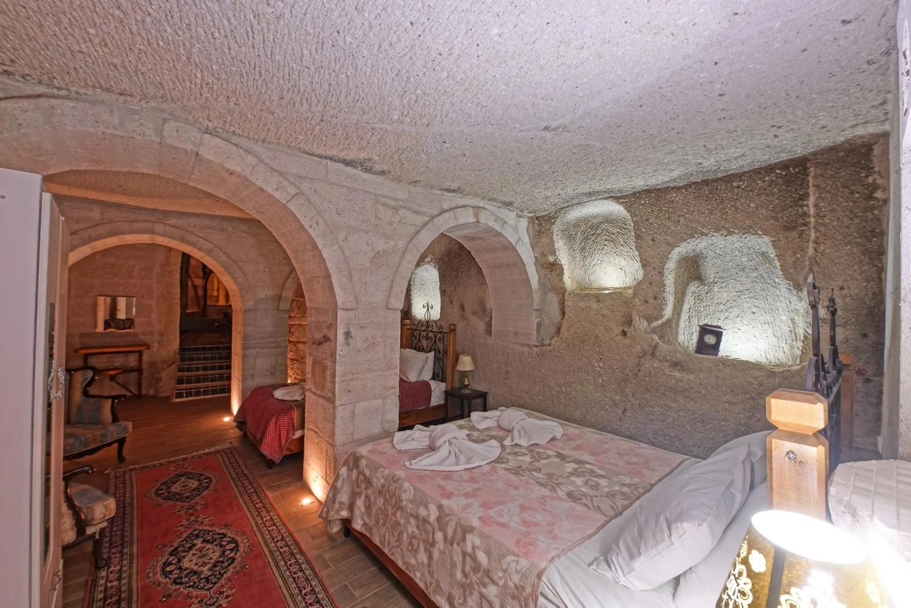 Photo of the whole room in Angel Cave Suite