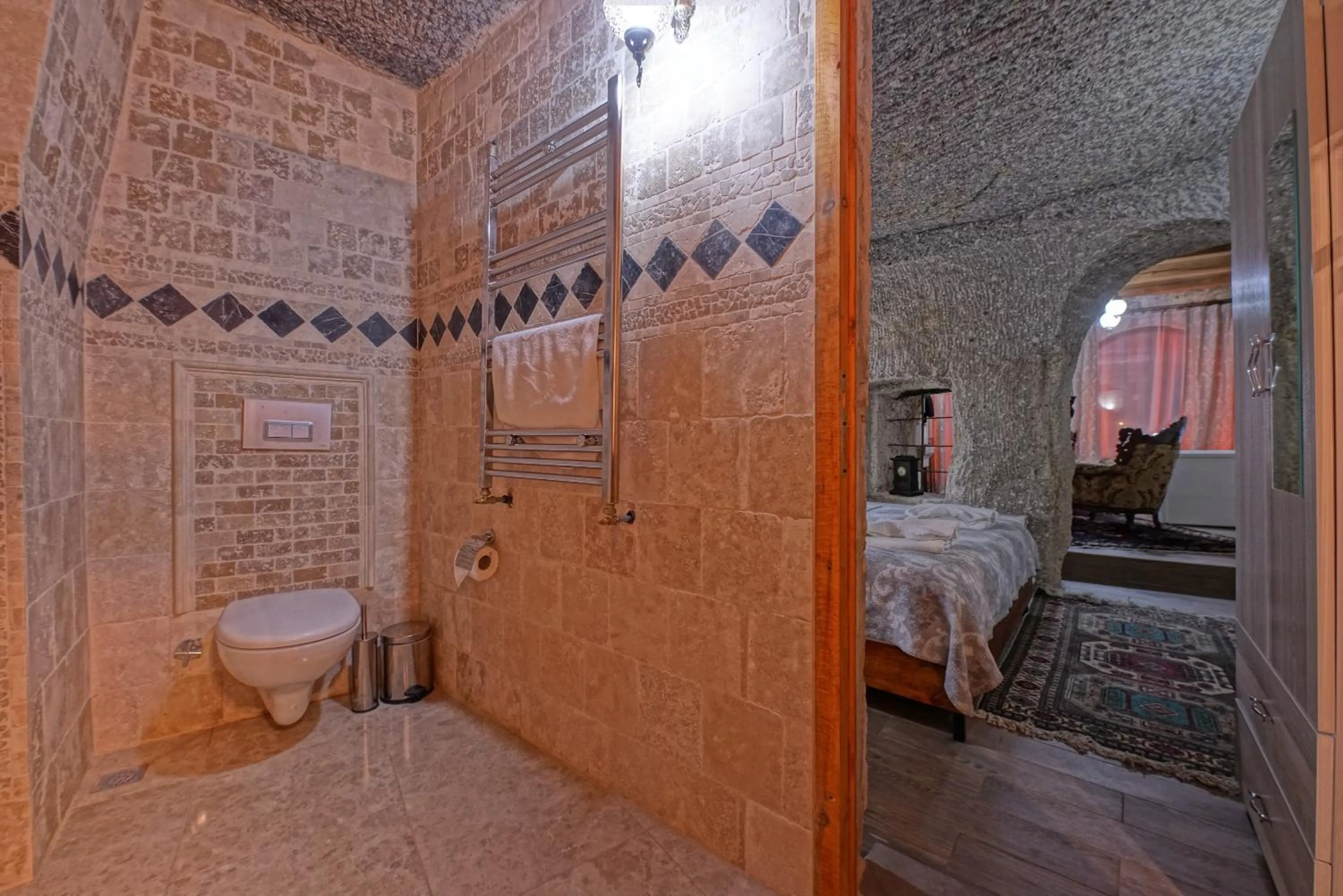 Toilet in Angel Cave Suite