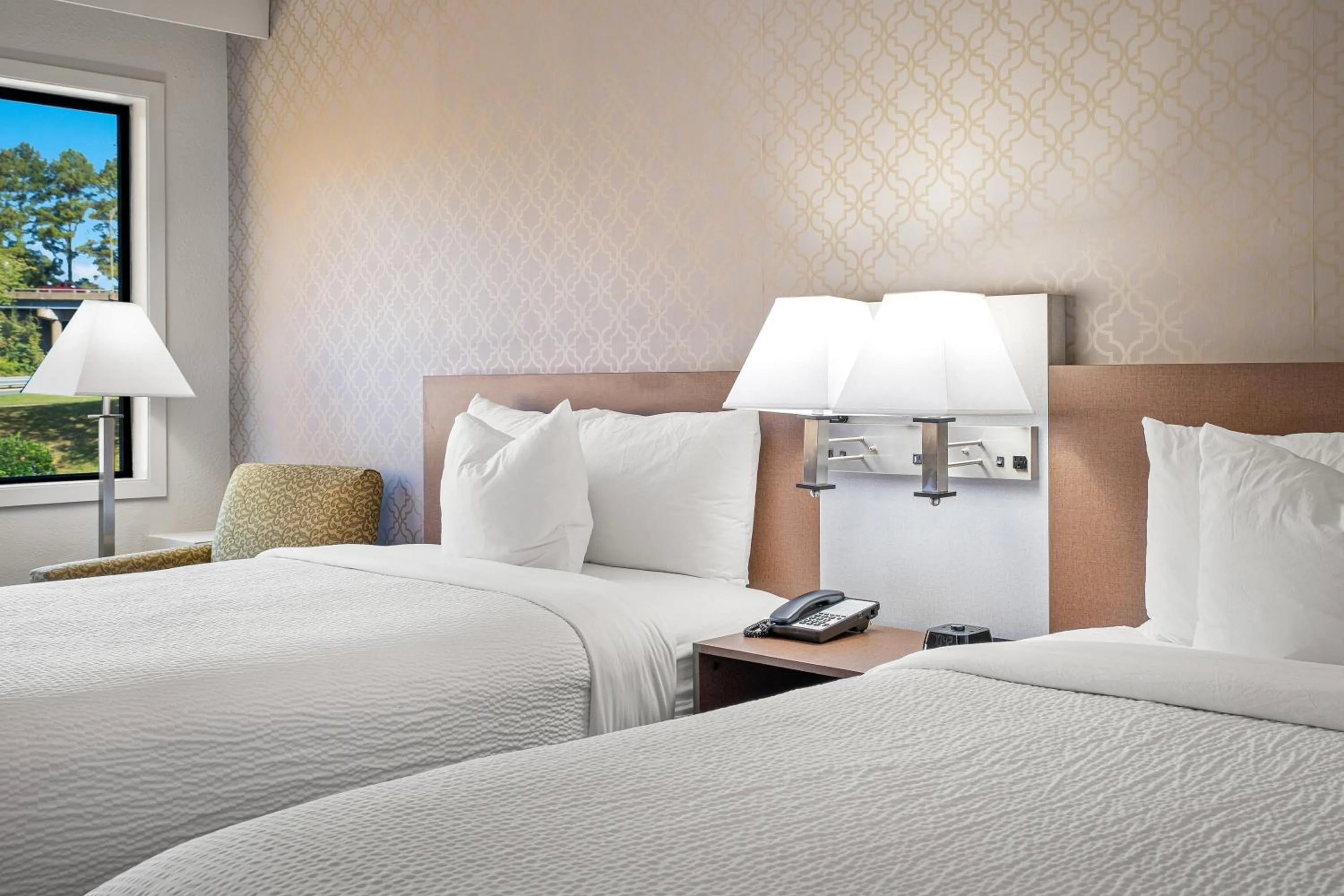 Bed in The English Inn of Charlottesville