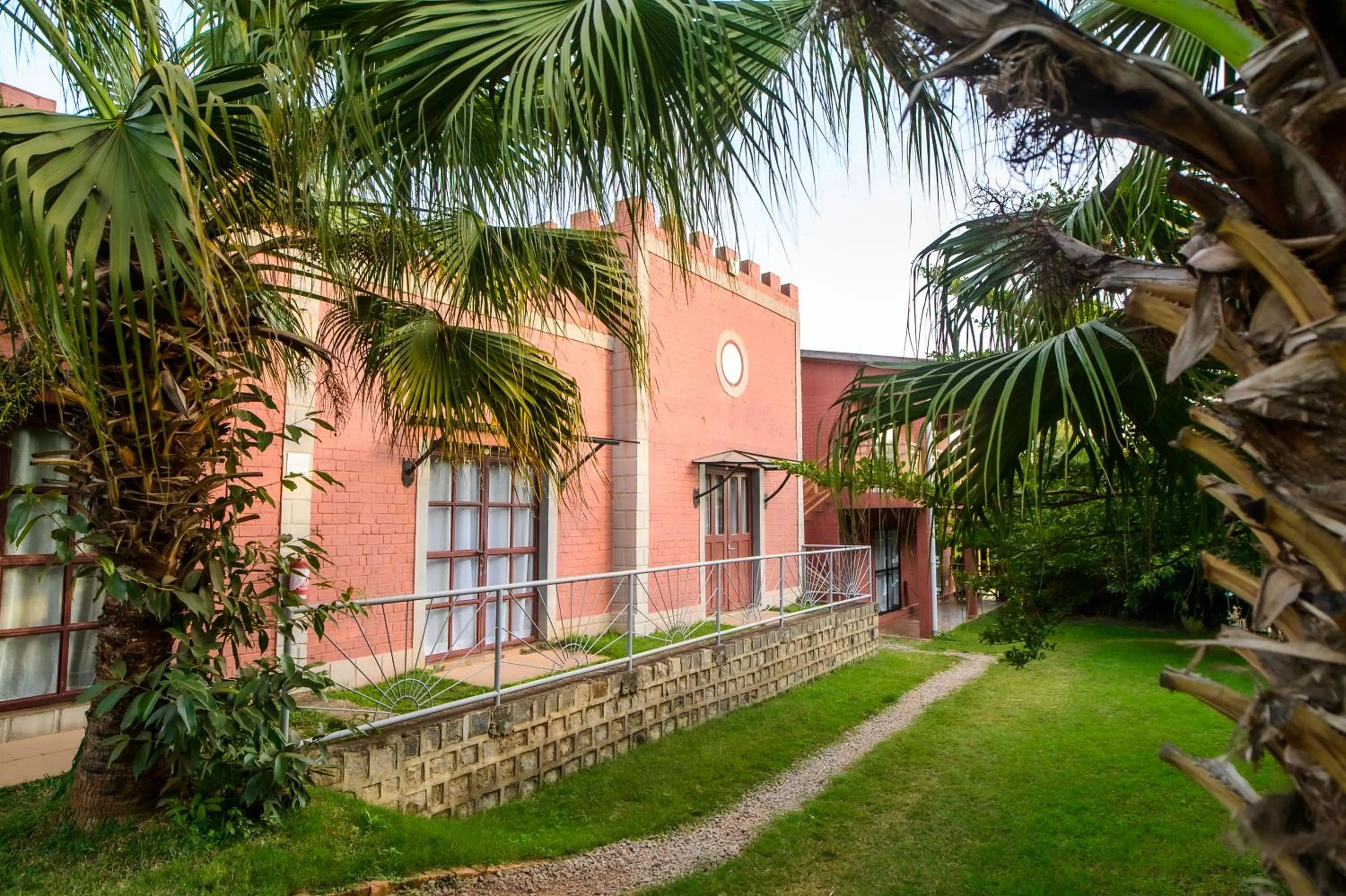 Garden view in Le Chat'o Park Hotel Ivato Airport NAVETTE GRATUITE H24