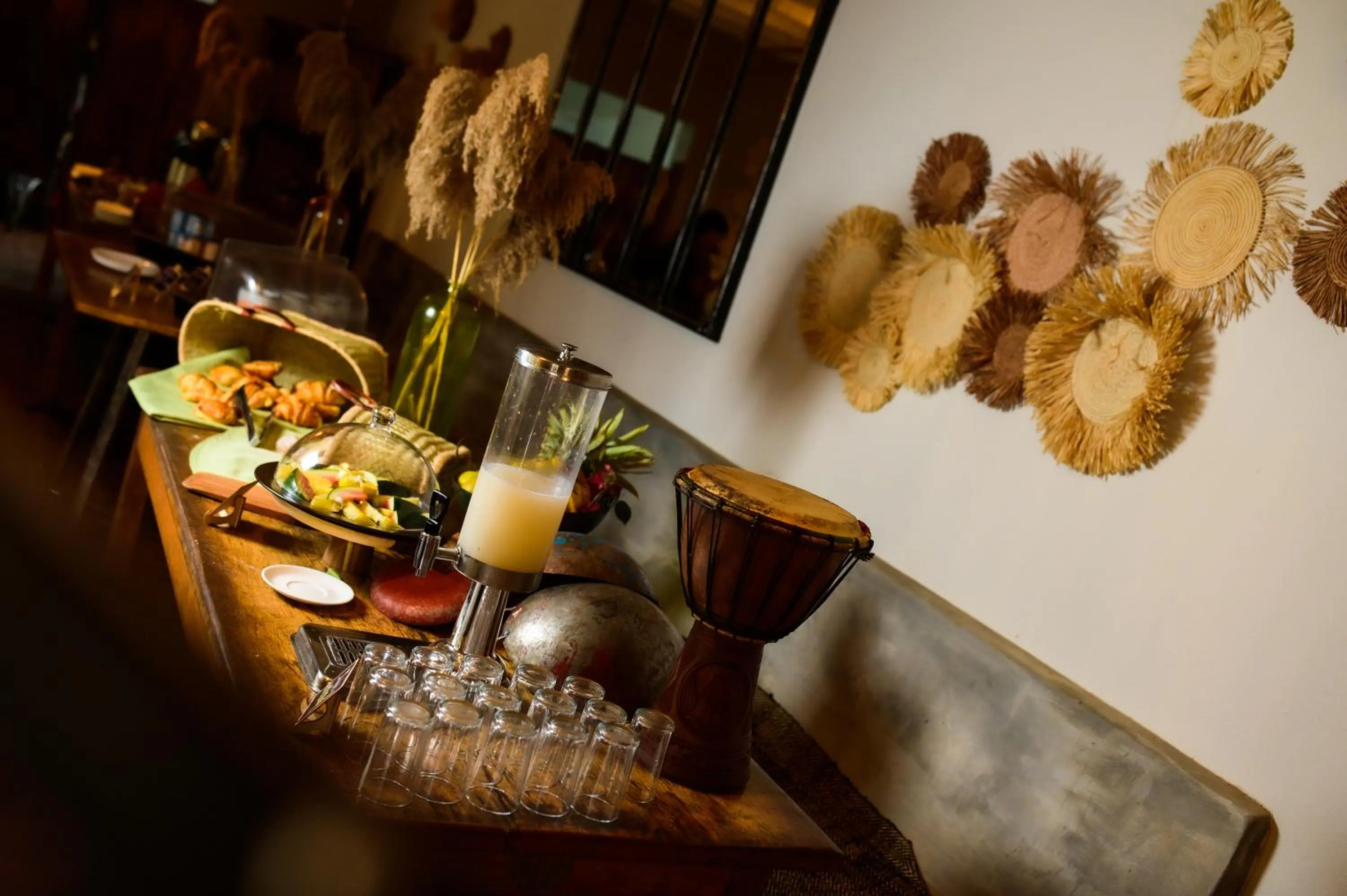 Buffet breakfast in Le Chat'o Park Hotel Ivato Airport NAVETTE GRATUITE H24