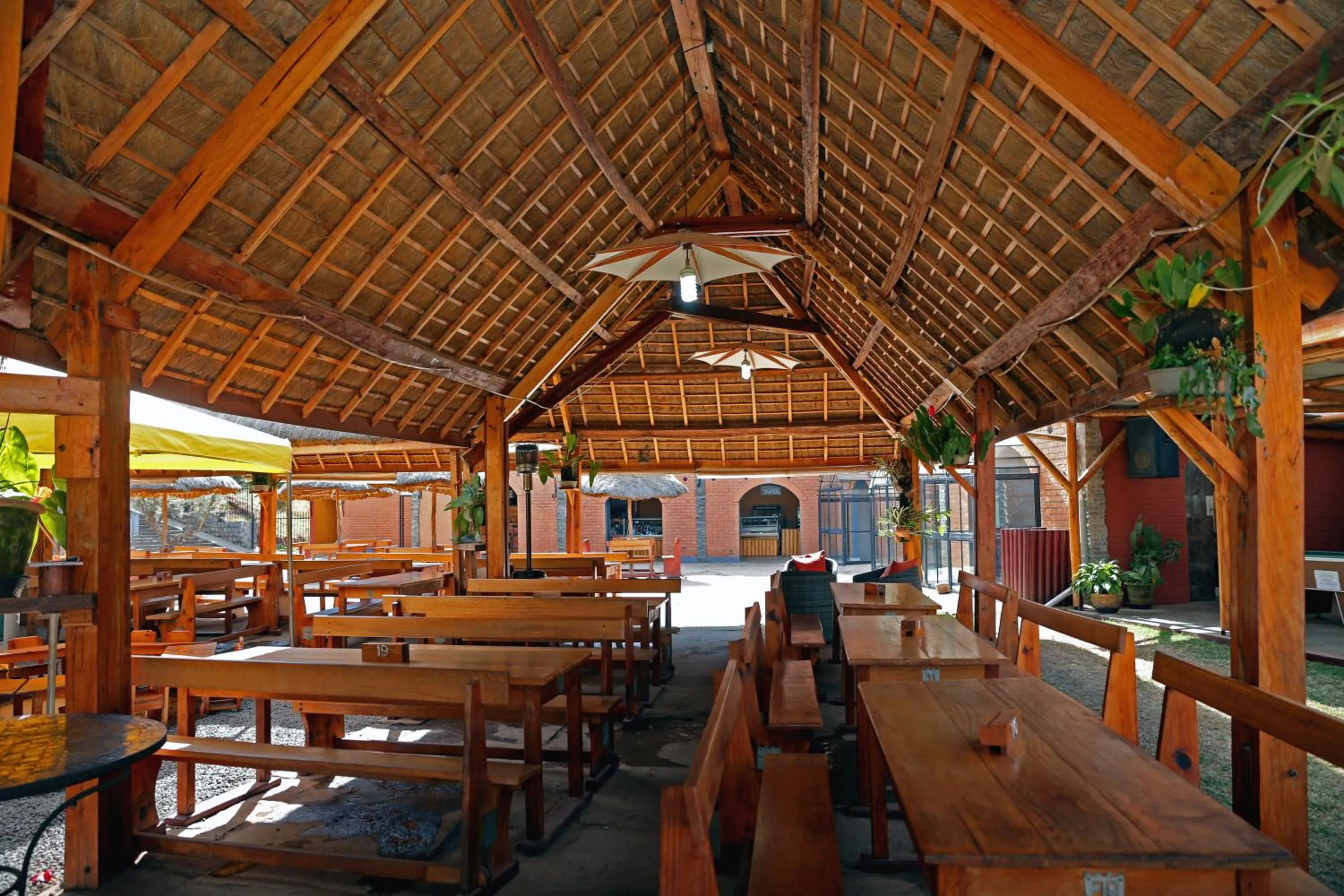 Patio in Le Chat'o Park Hotel Ivato Airport NAVETTE GRATUITE H24