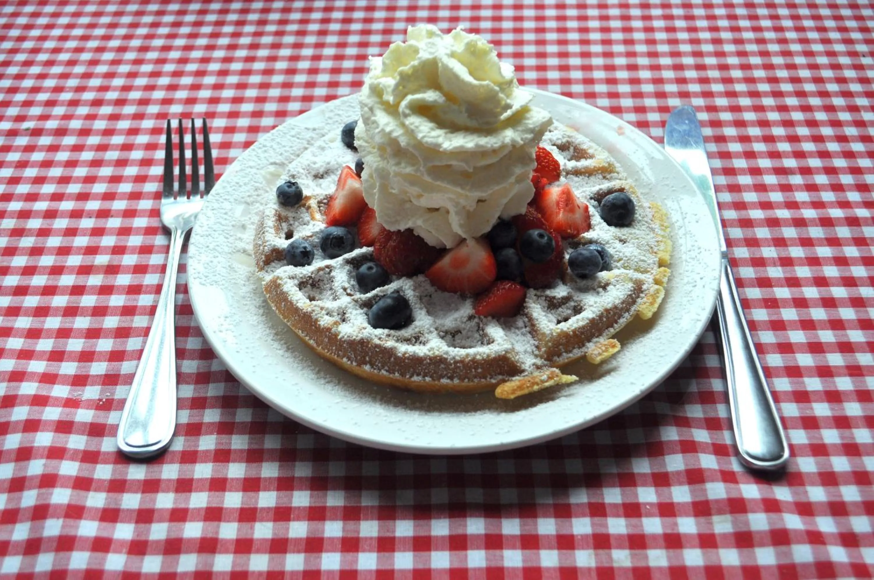 Food and drinks in The ZzzzMoose 2 0 Camping Cabin