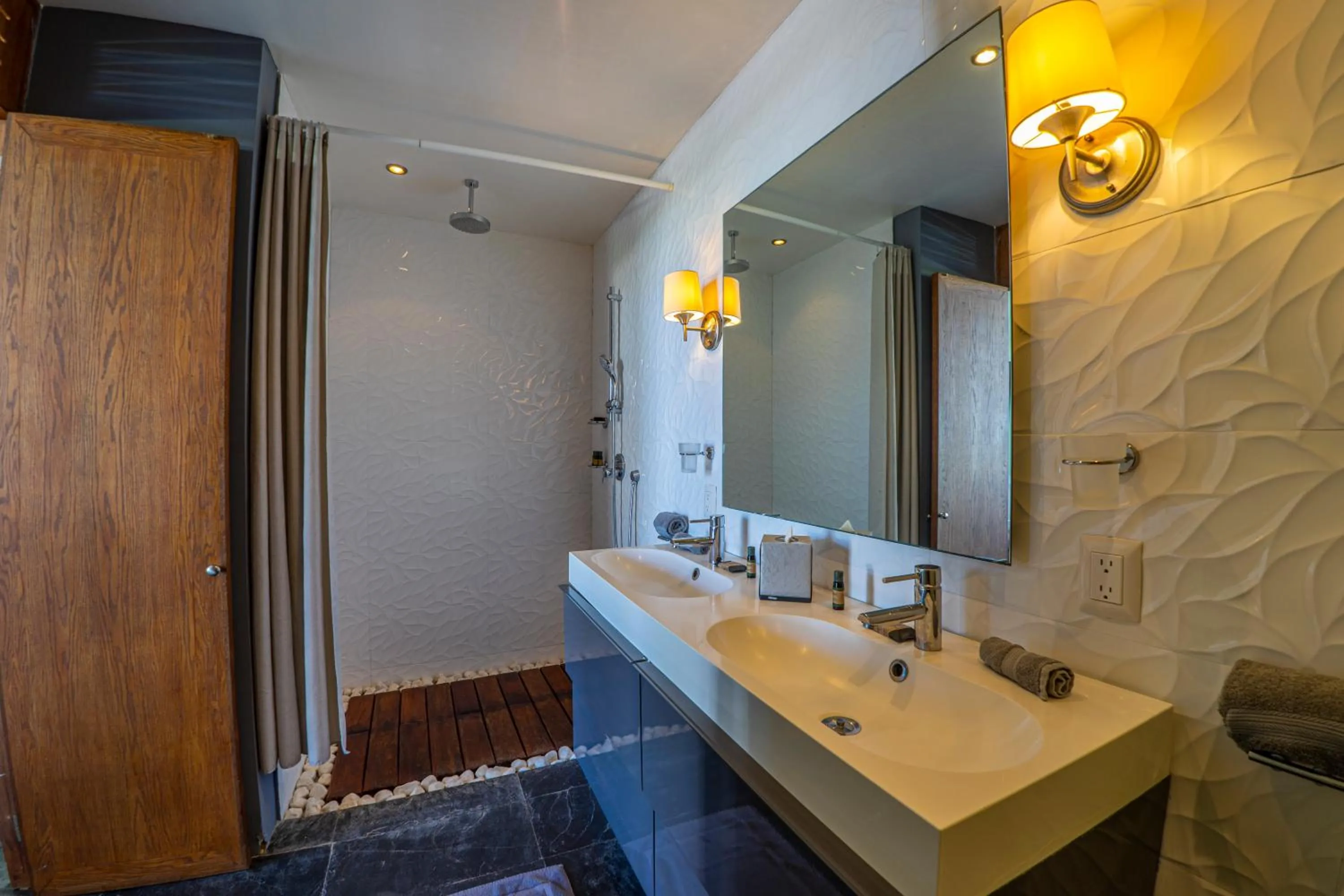 Suites at Sapphire Ocean Club