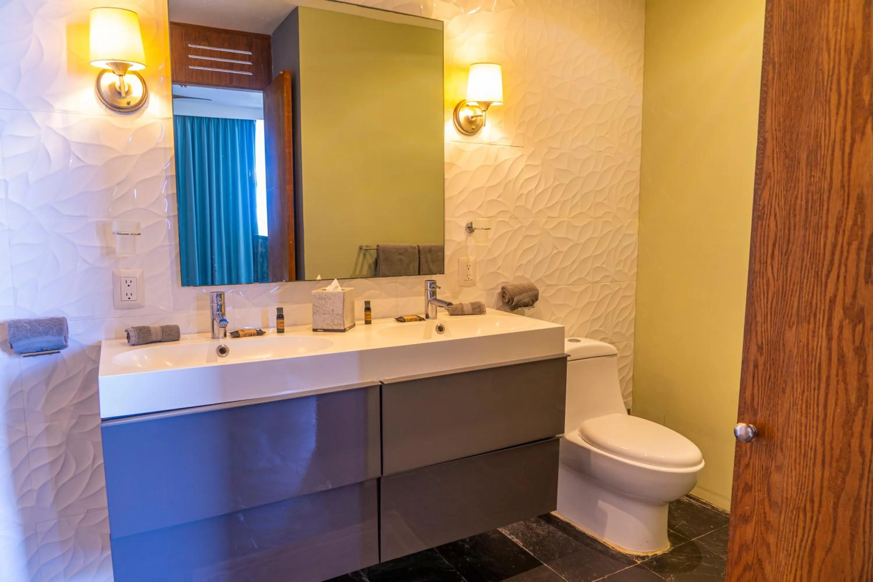 Suites at Sapphire Ocean Club