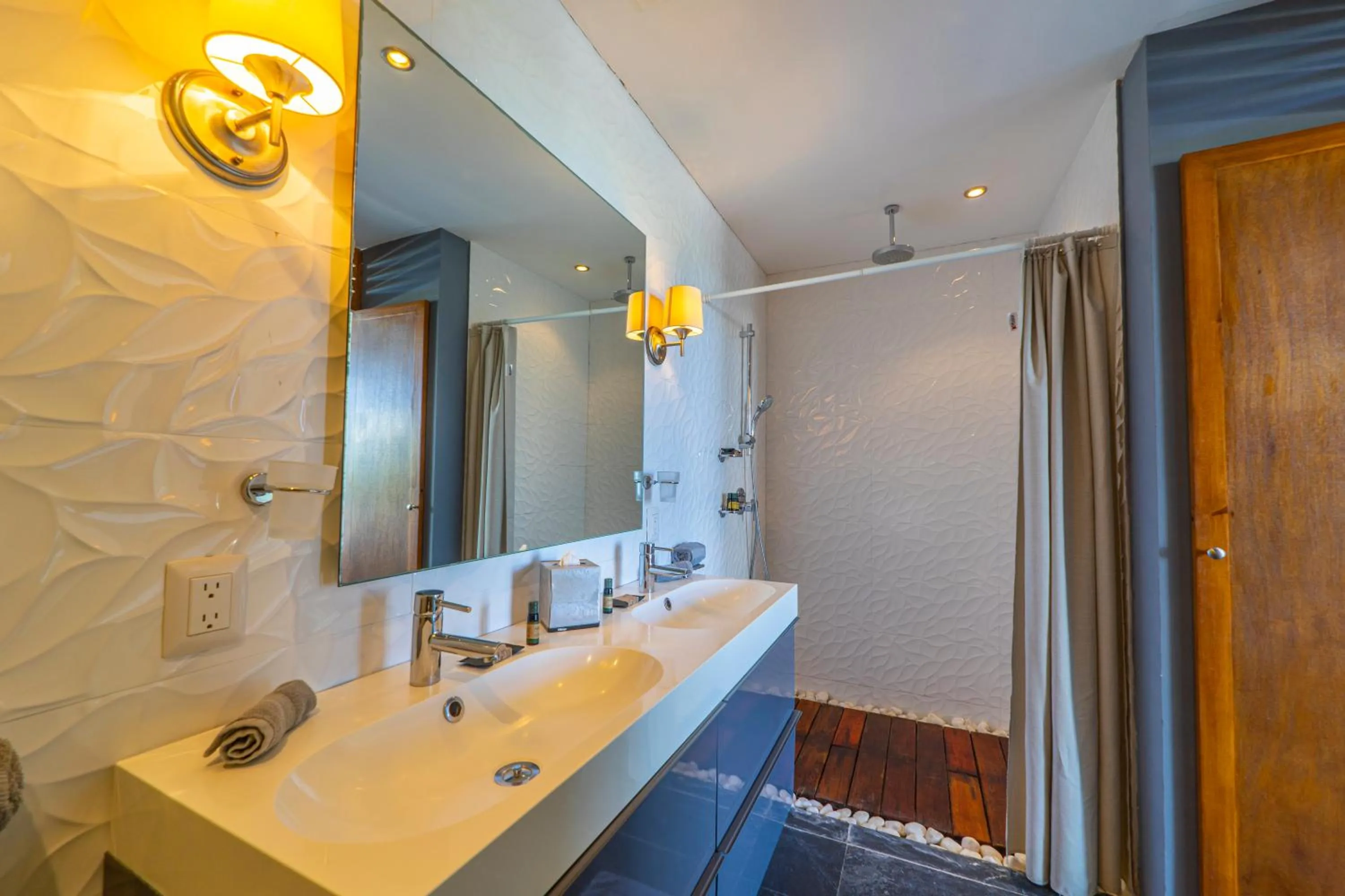 Suites at Sapphire Ocean Club