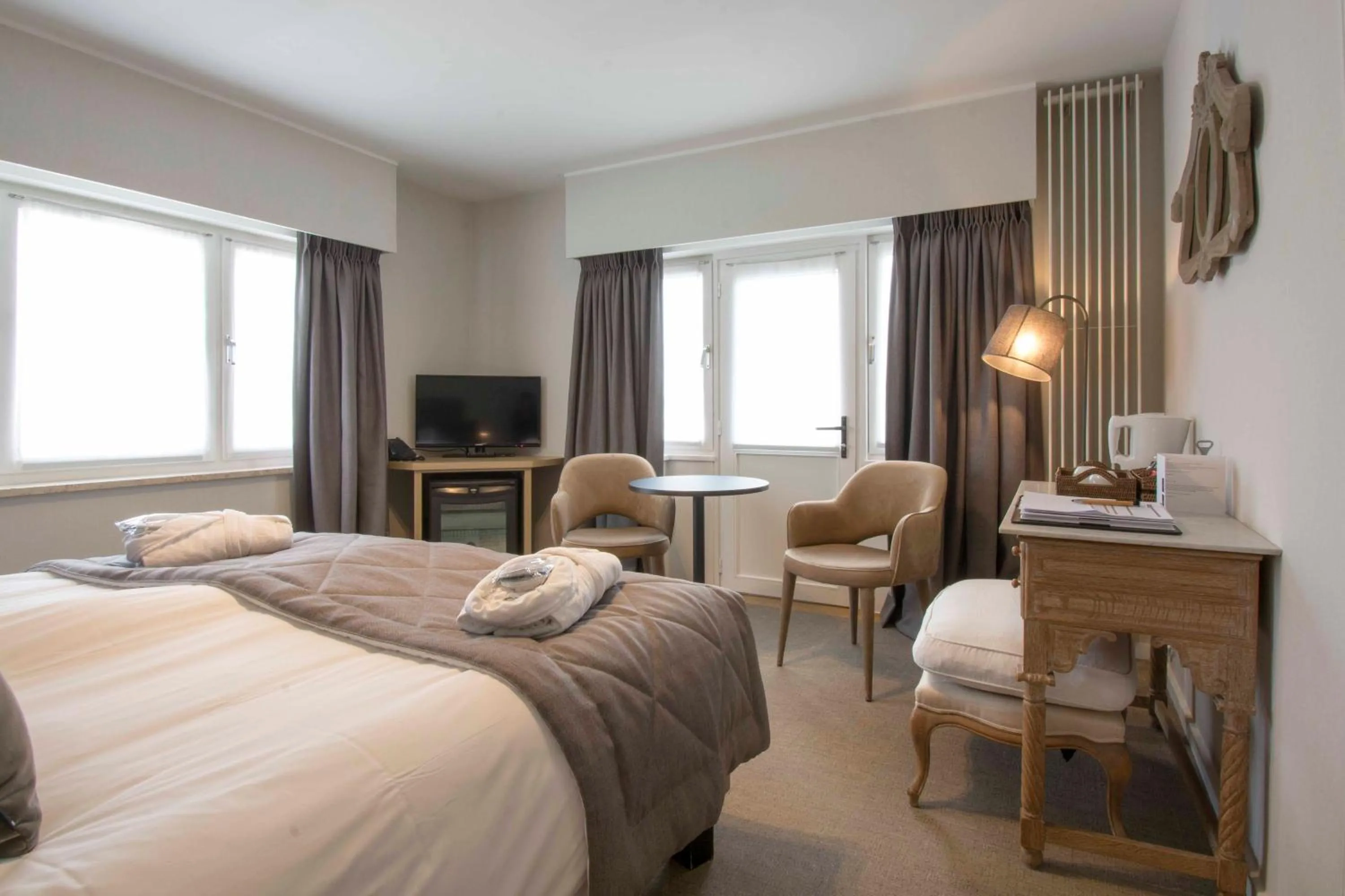 Bedroom, Bed in Hotel Lugano