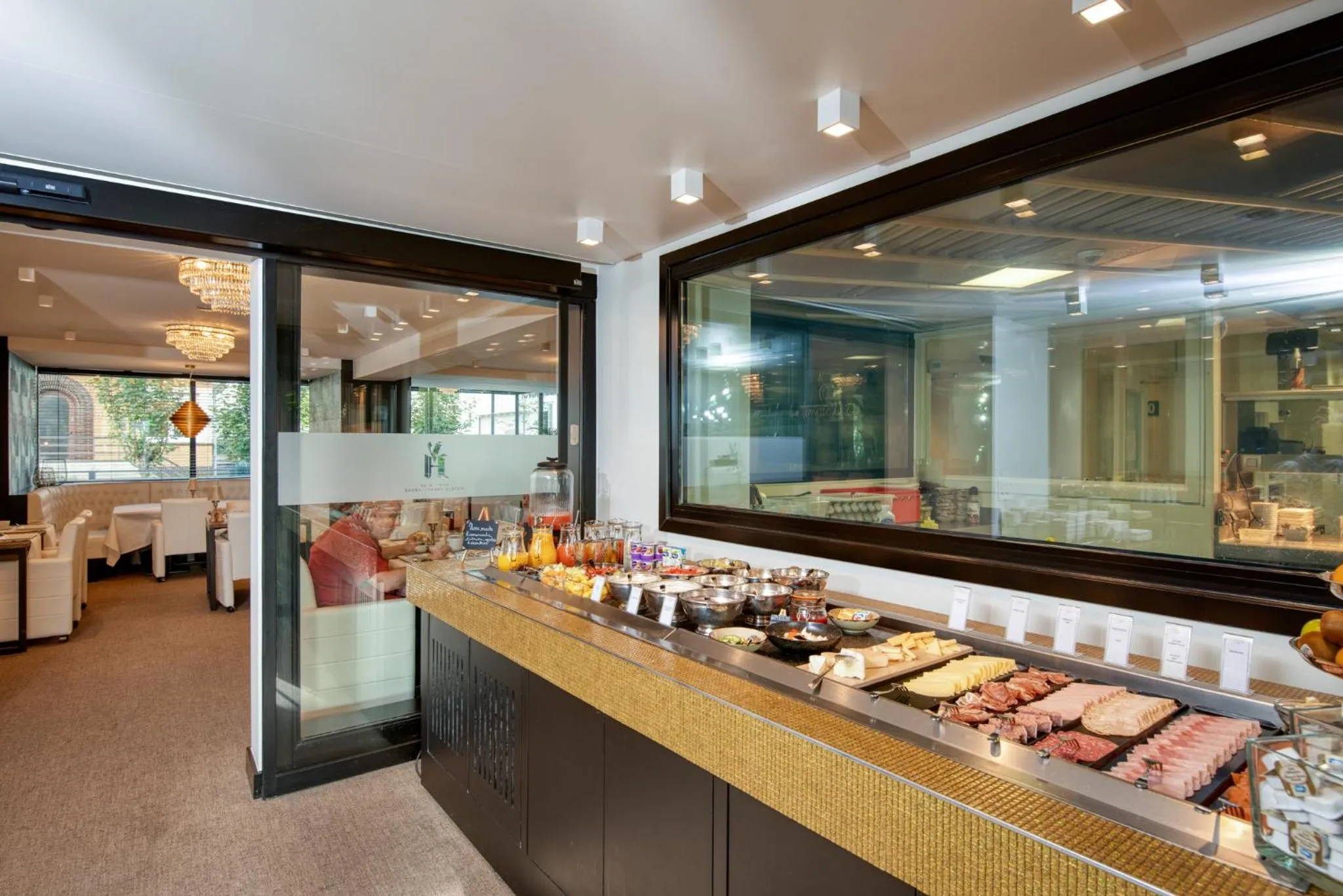 Buffet breakfast in Hotel Lugano