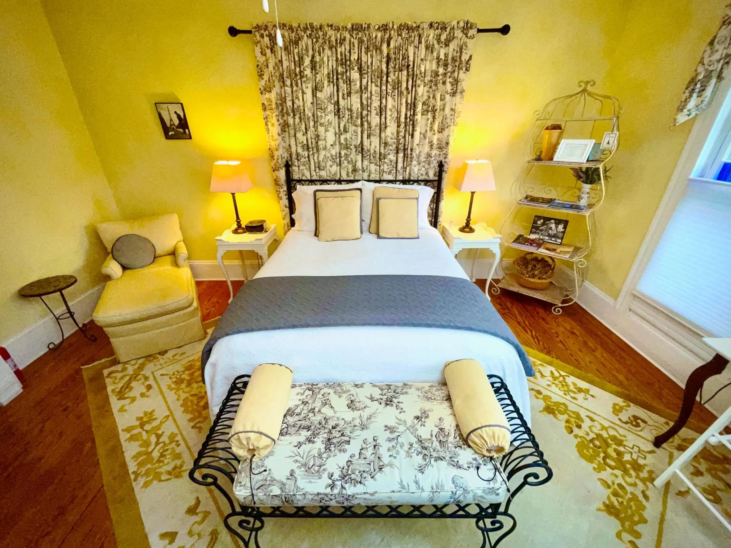 Bed in The Inn at Onancock