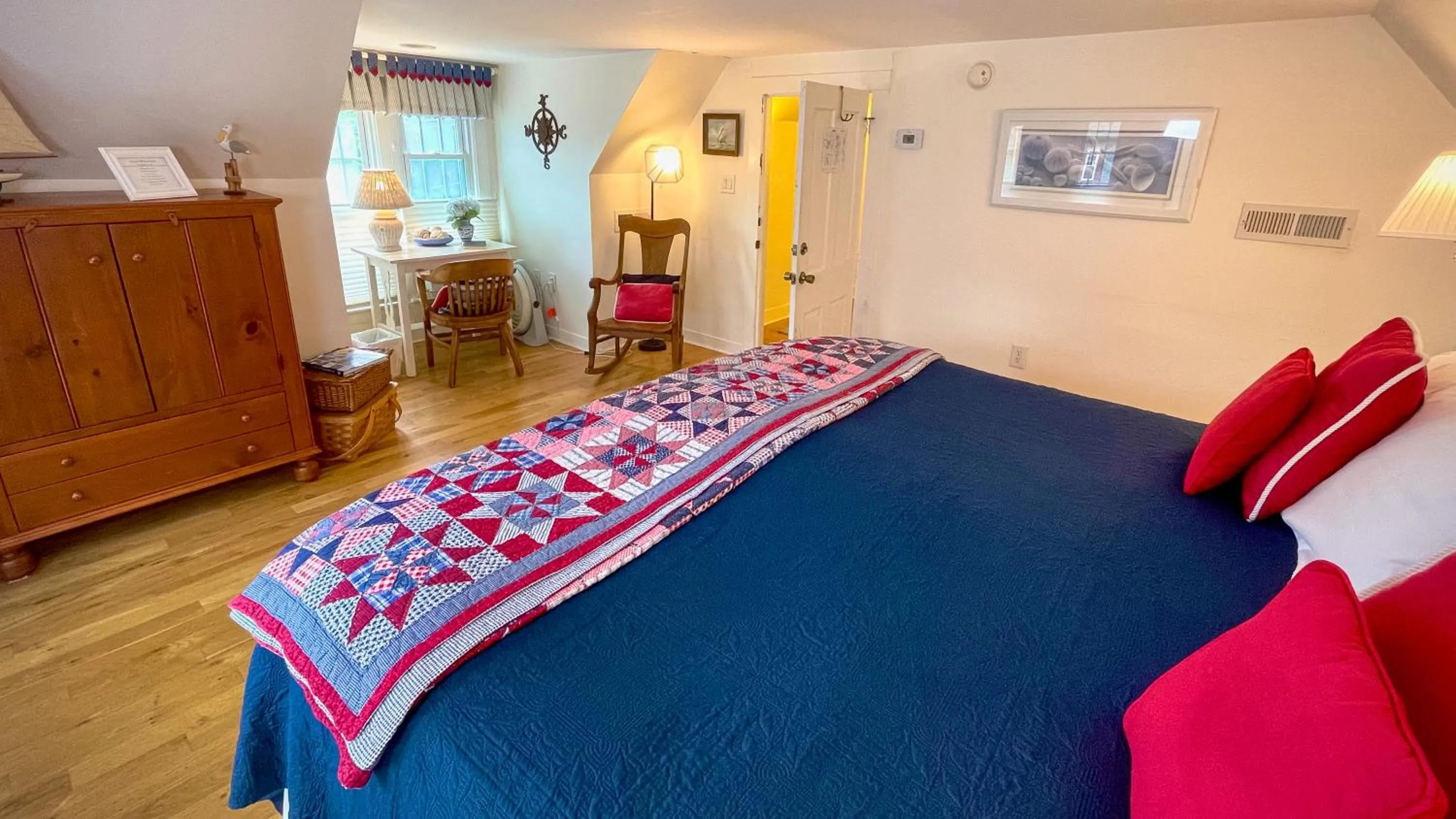 Photo of the whole room, Bed in The Inn at Onancock