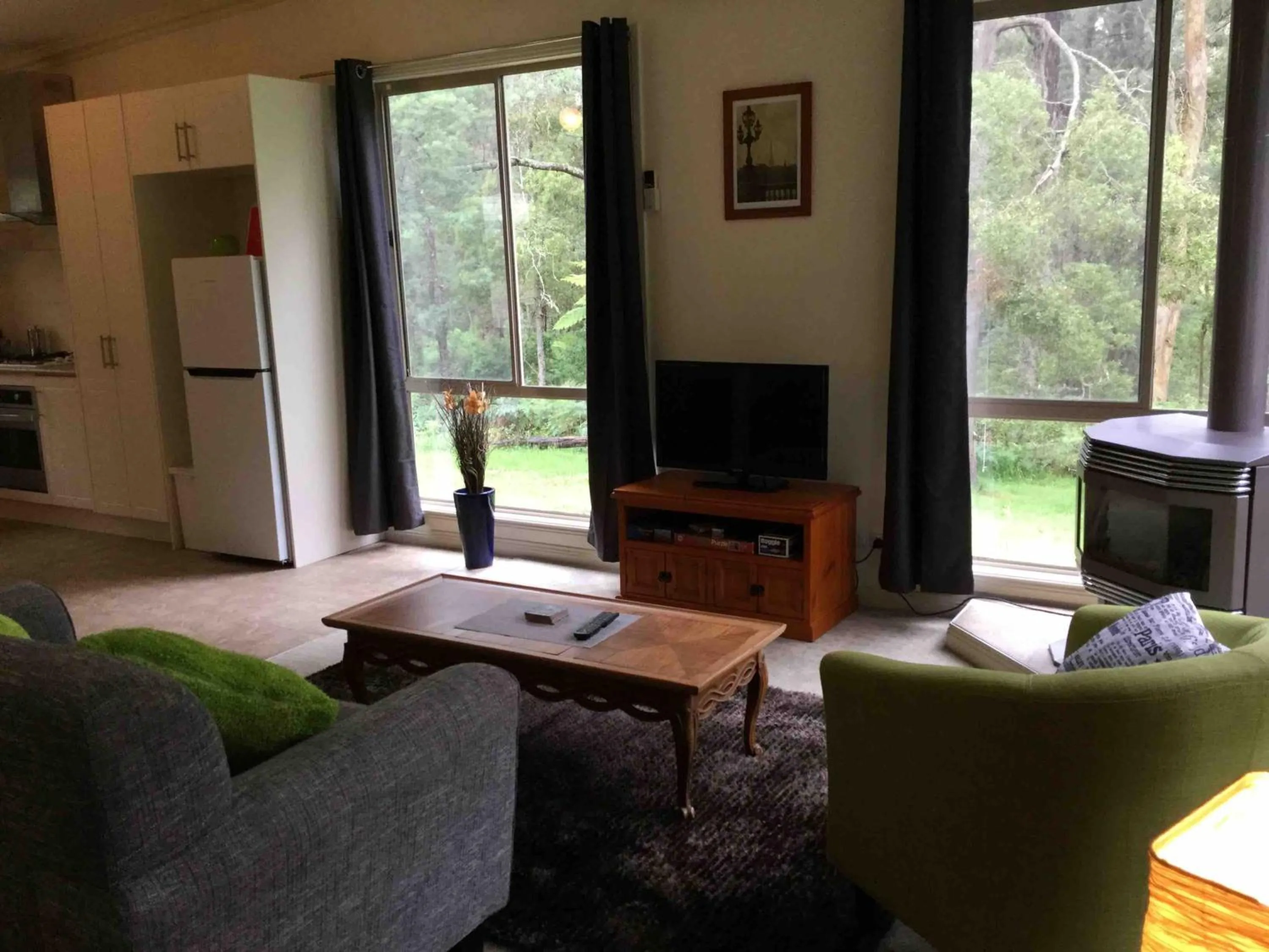 Living room in Emerald Creek Cottages