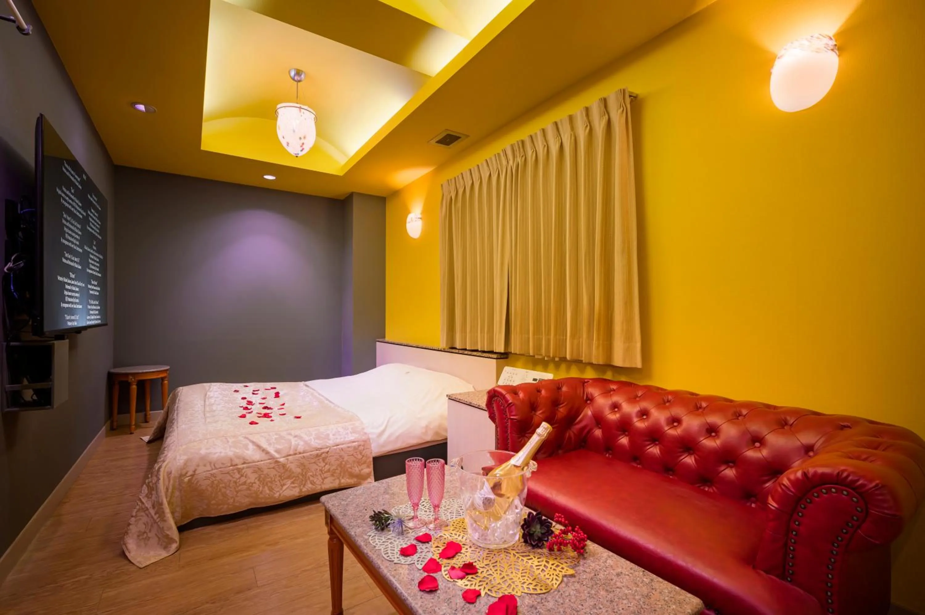 Bed in Happy Kiss (Adult Only)