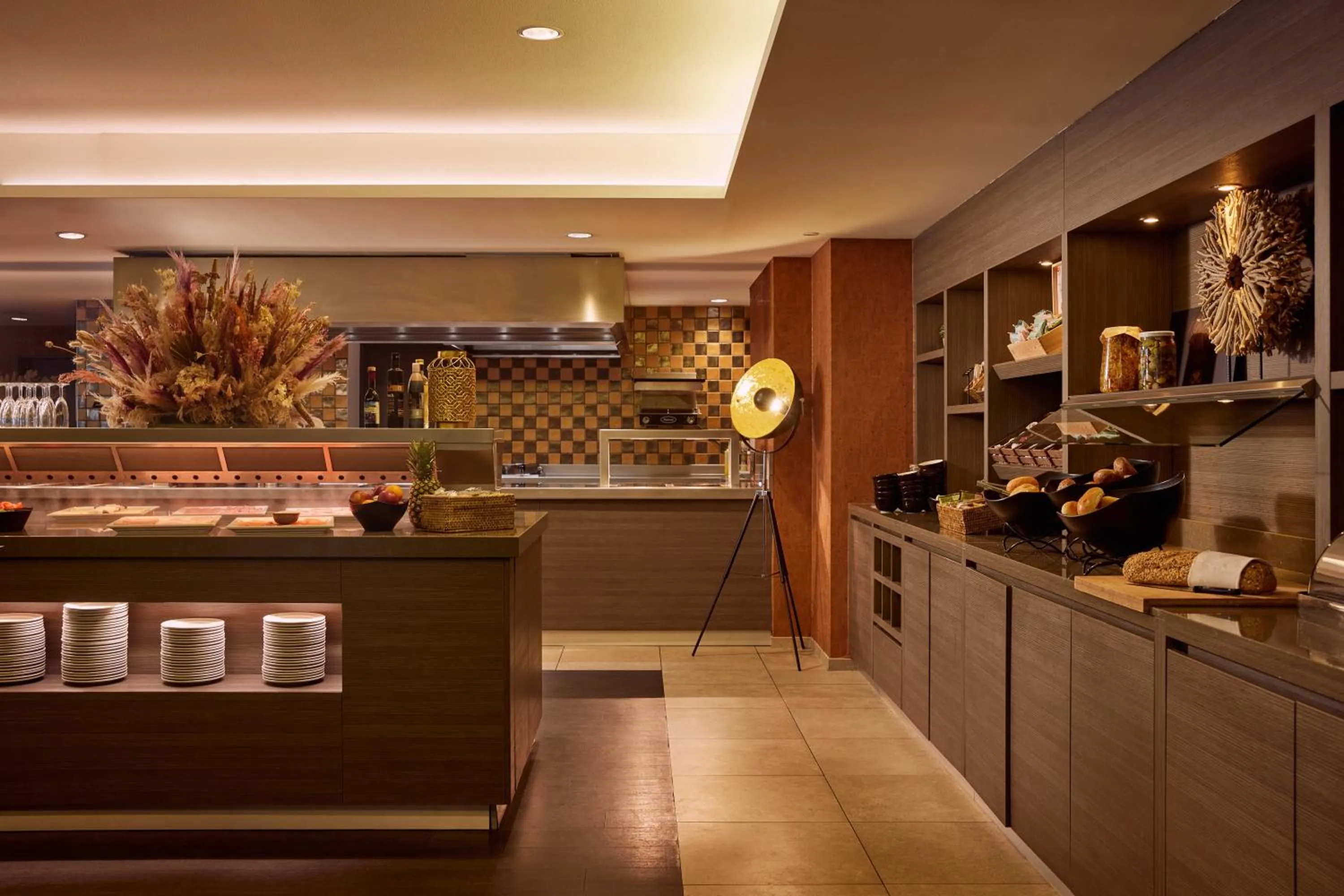 Restaurant/places to eat in Van der Valk Hotel Dennenhof