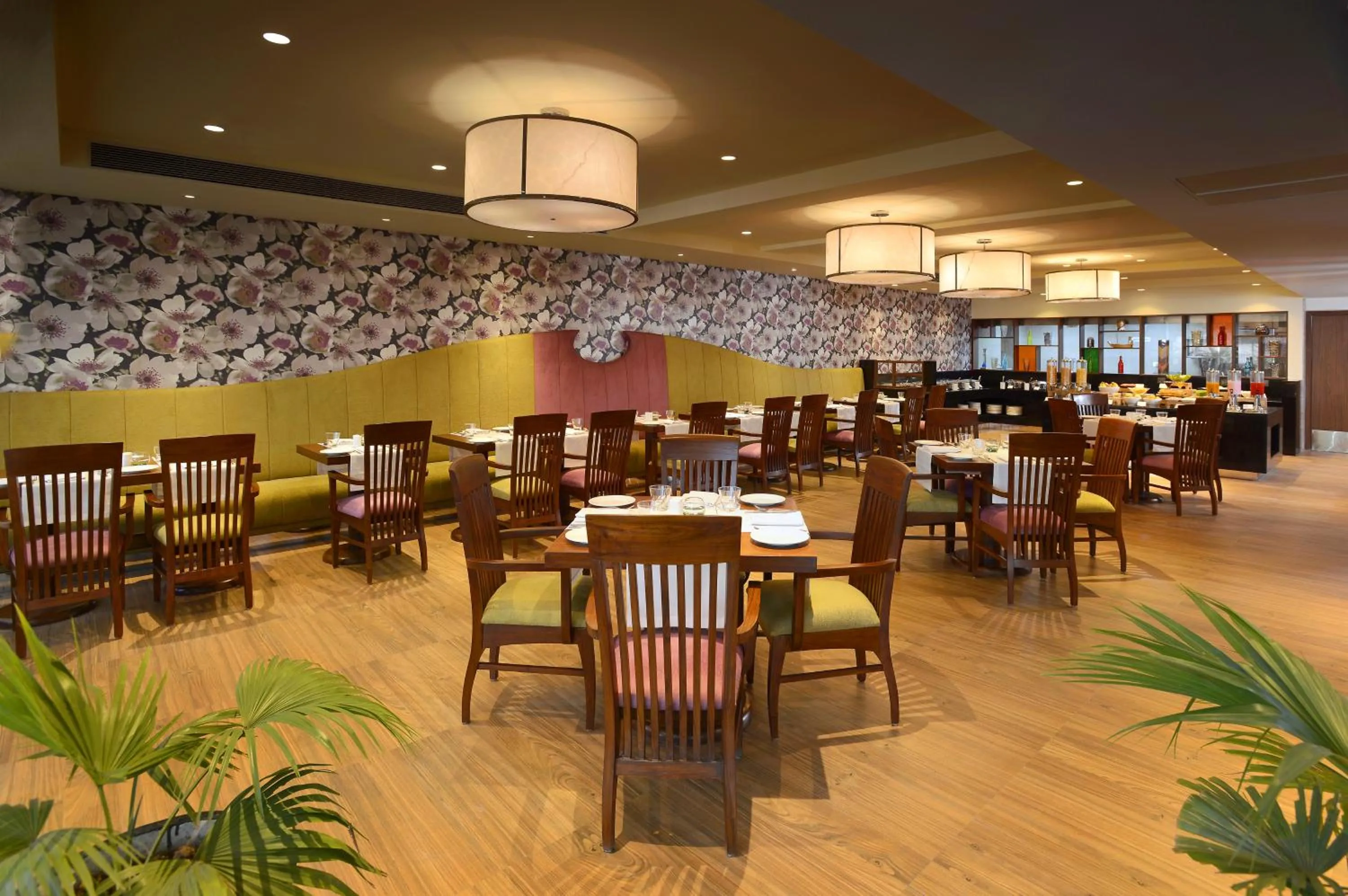Restaurant/places to eat in Deventure Sarovar Portico Kapashera, New Delhi