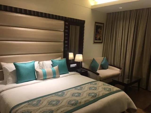 Bed in Deventure Sarovar Portico Kapashera, New Delhi
