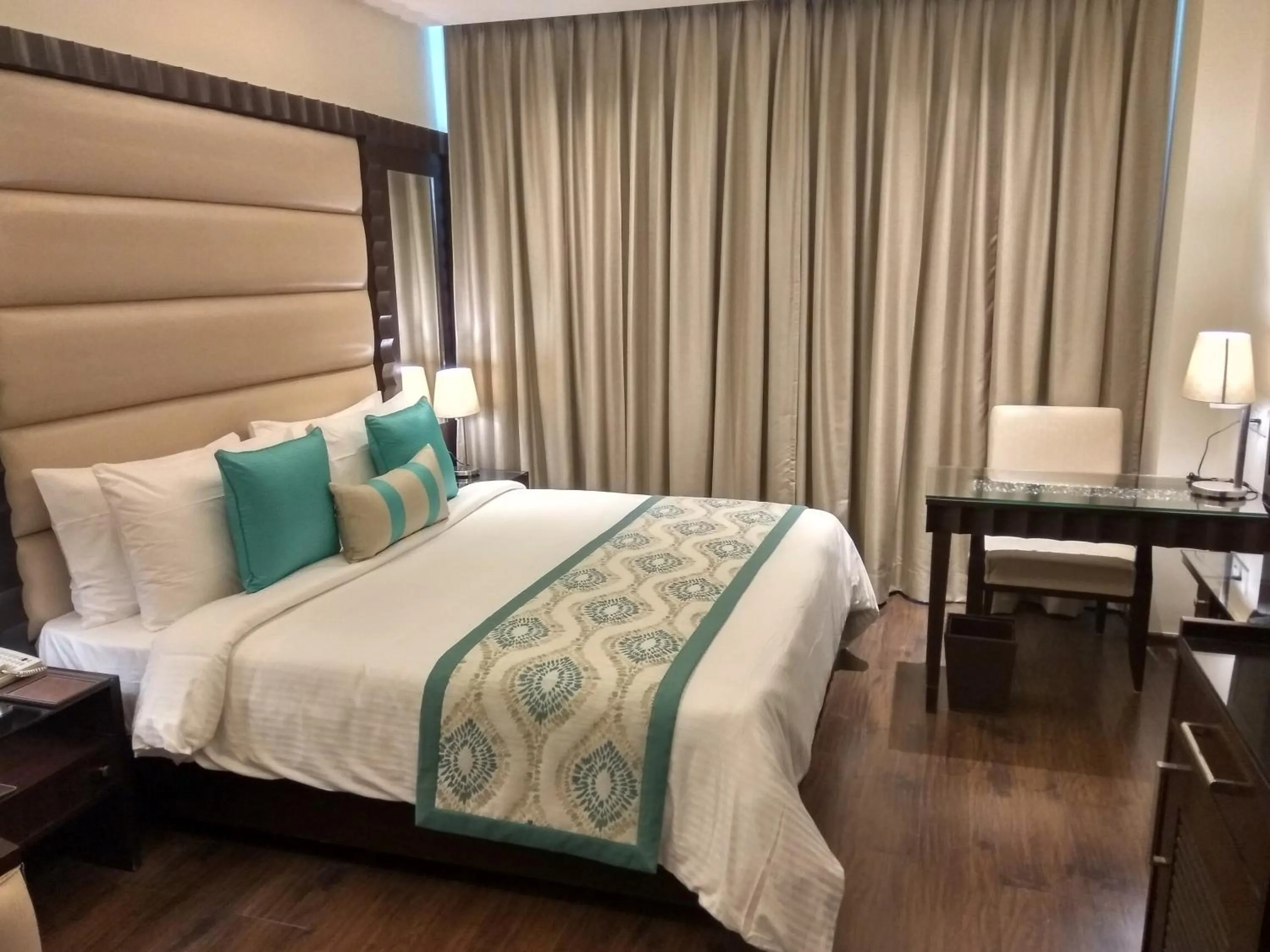 Bed in Deventure Sarovar Portico Kapashera, New Delhi
