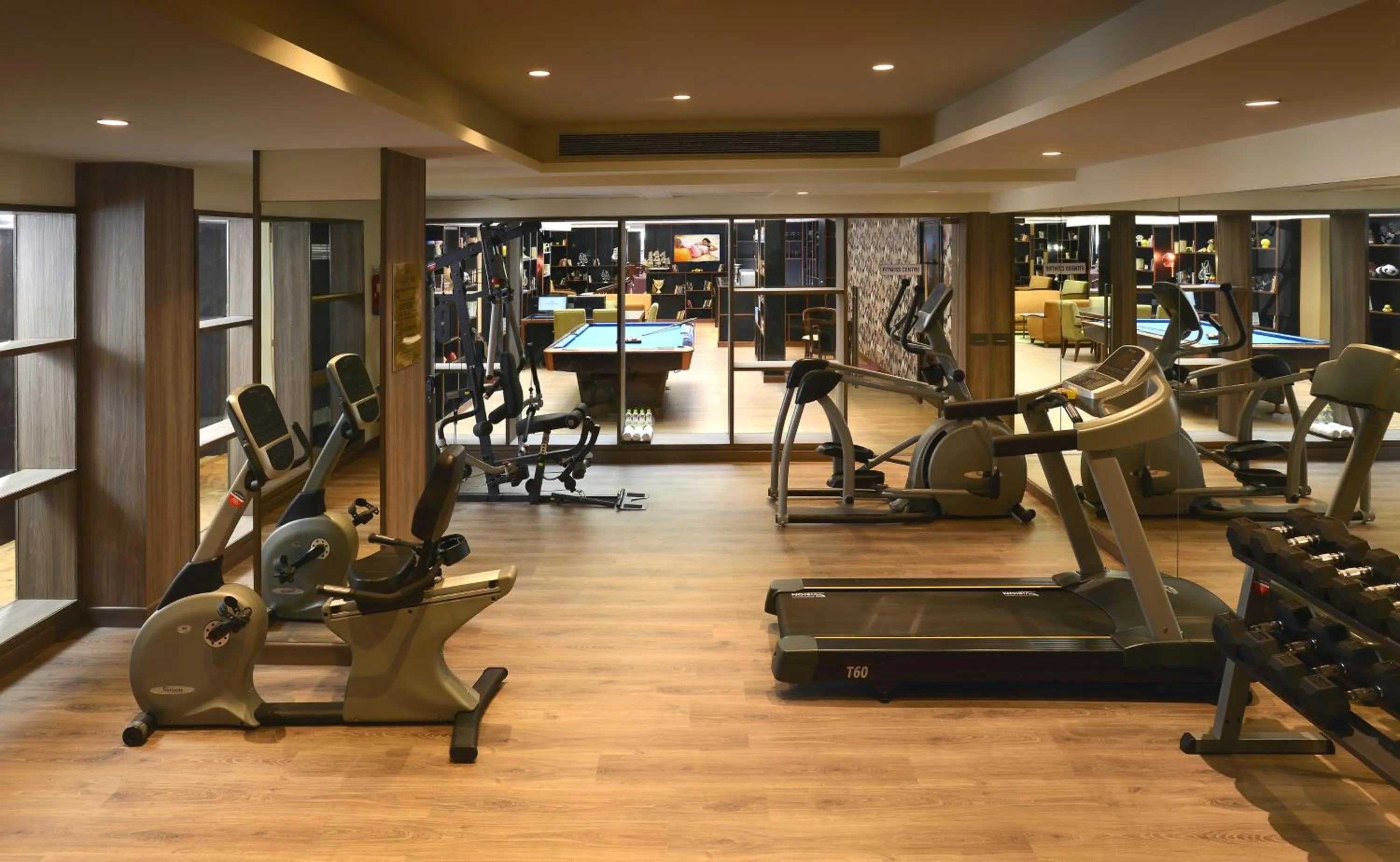 Fitness centre/facilities in Deventure Sarovar Portico Kapashera, New Delhi
