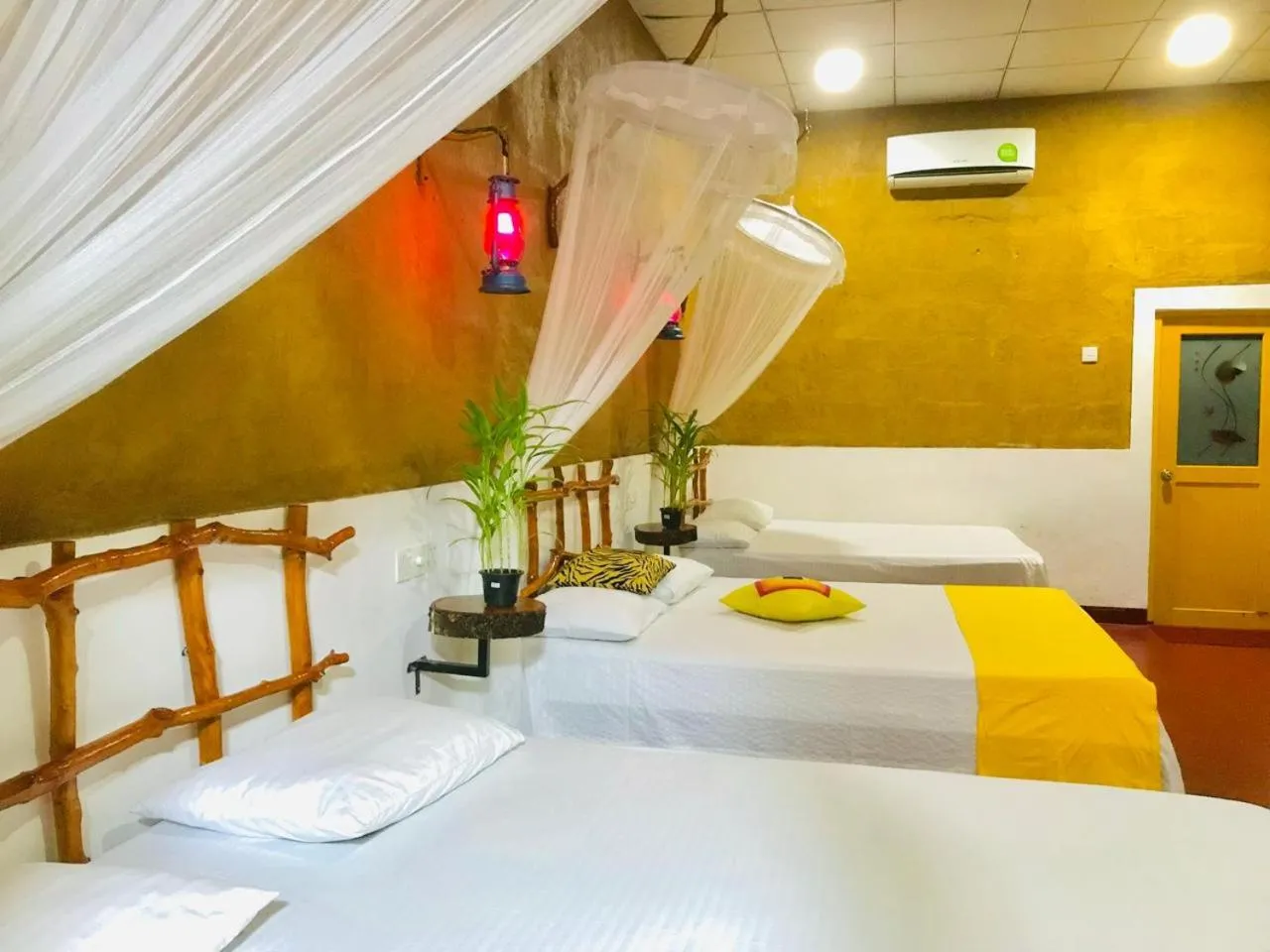 Photo of the whole room, Bed in Nature lovers Safari Cottage