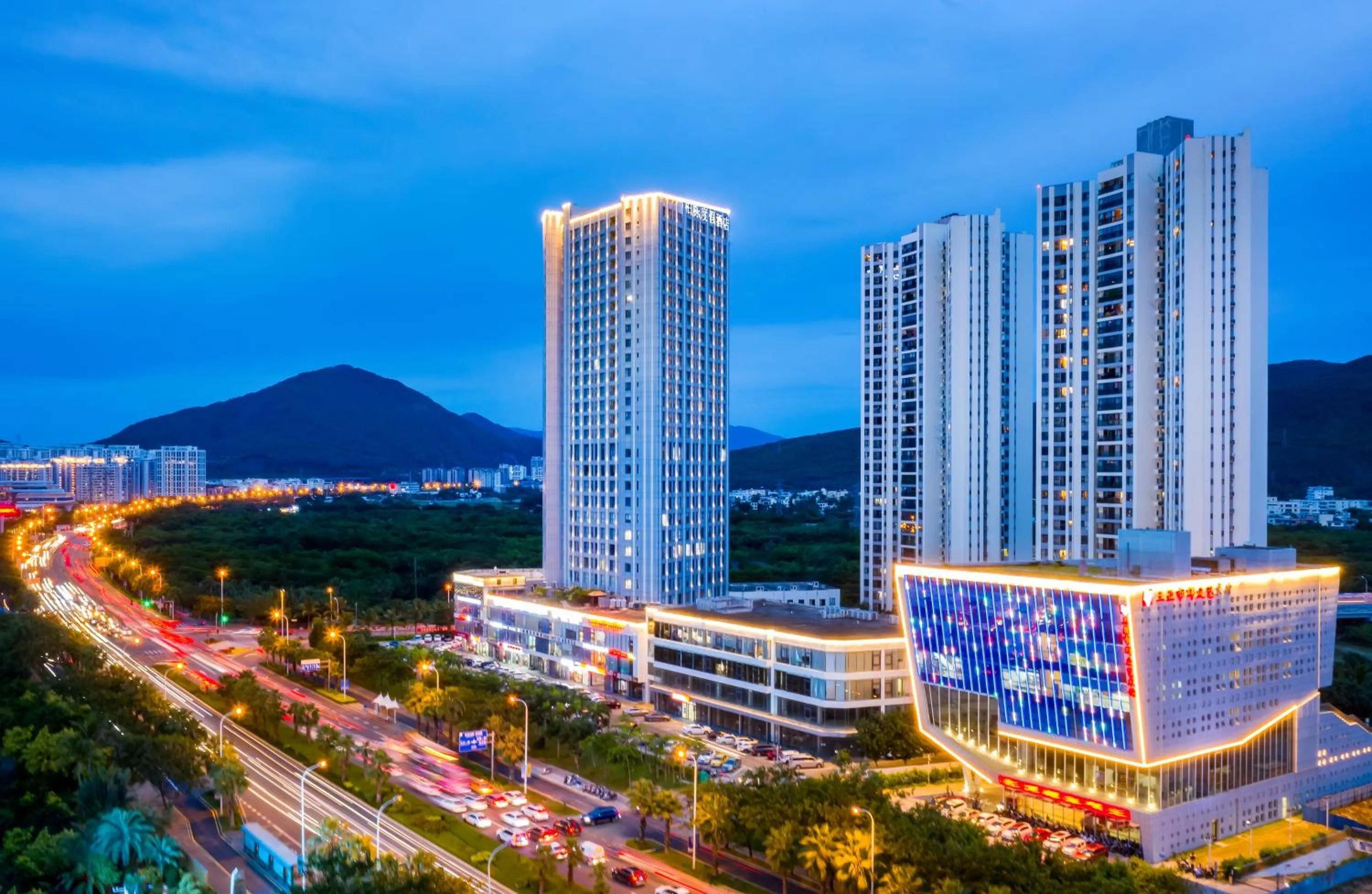 Property building in Paxton Vacances Hotel & Suite Sanya
