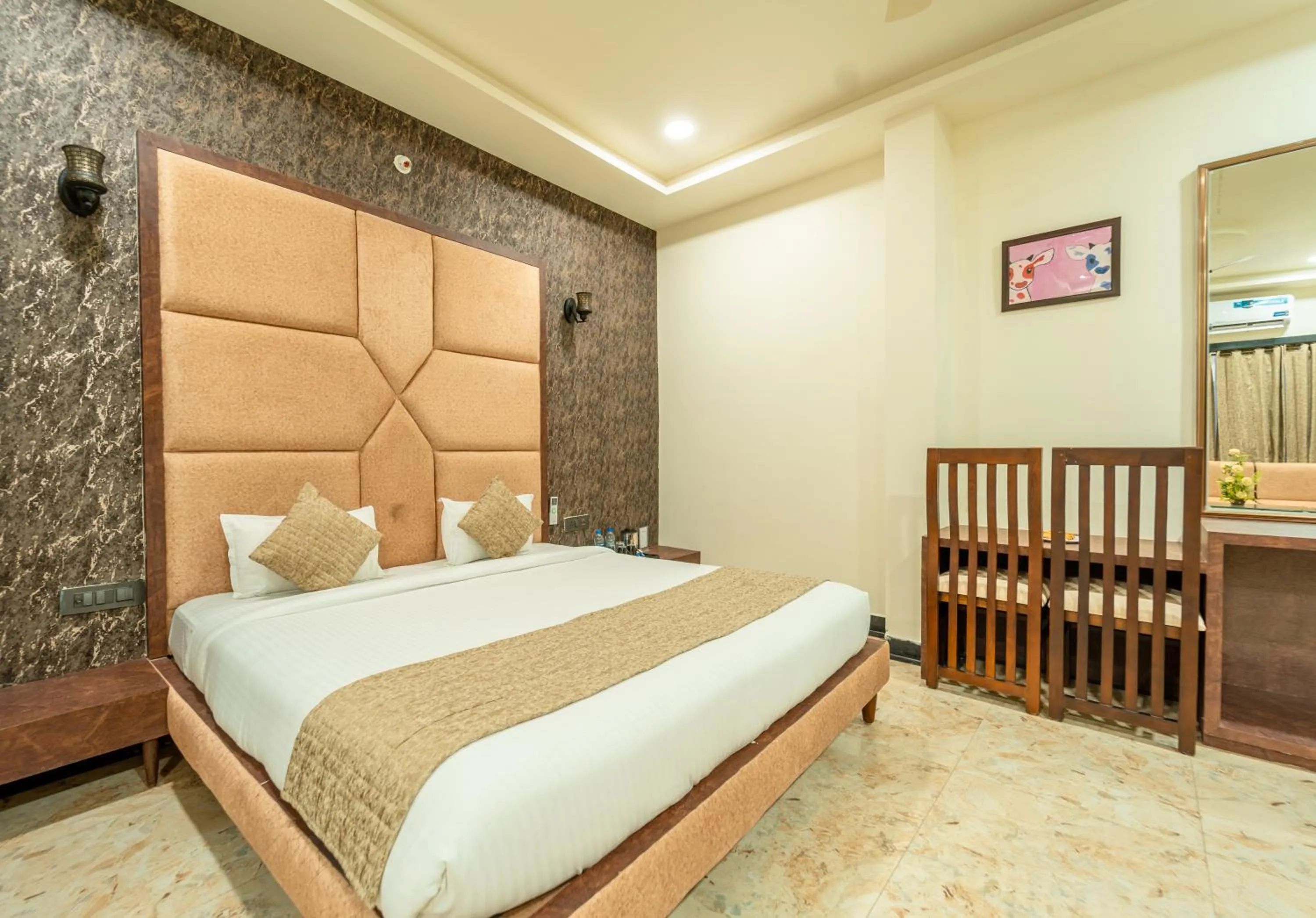 Bedroom, Bed in Hotel Royal Palace