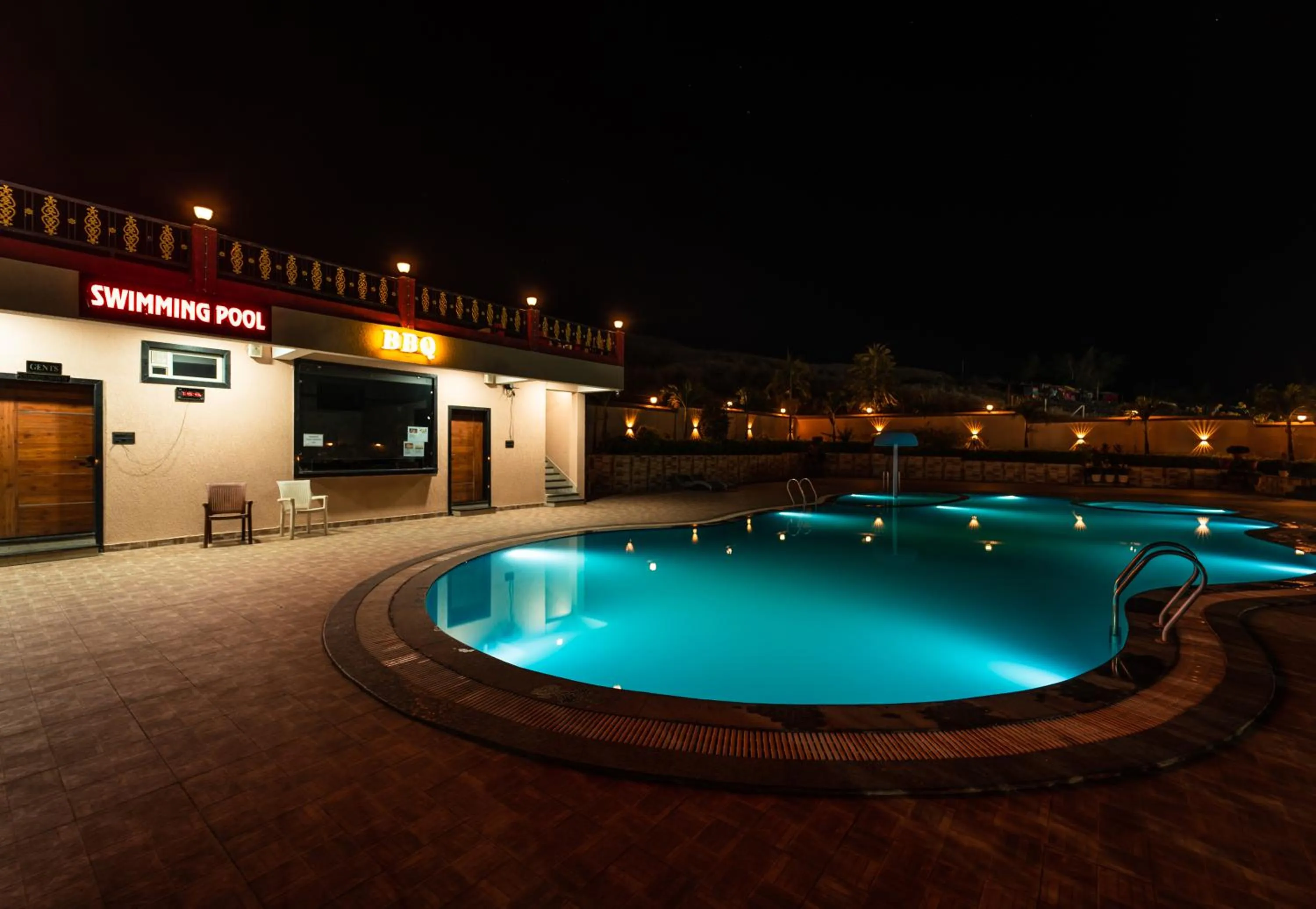 Pool view in Hotel Royal Palace