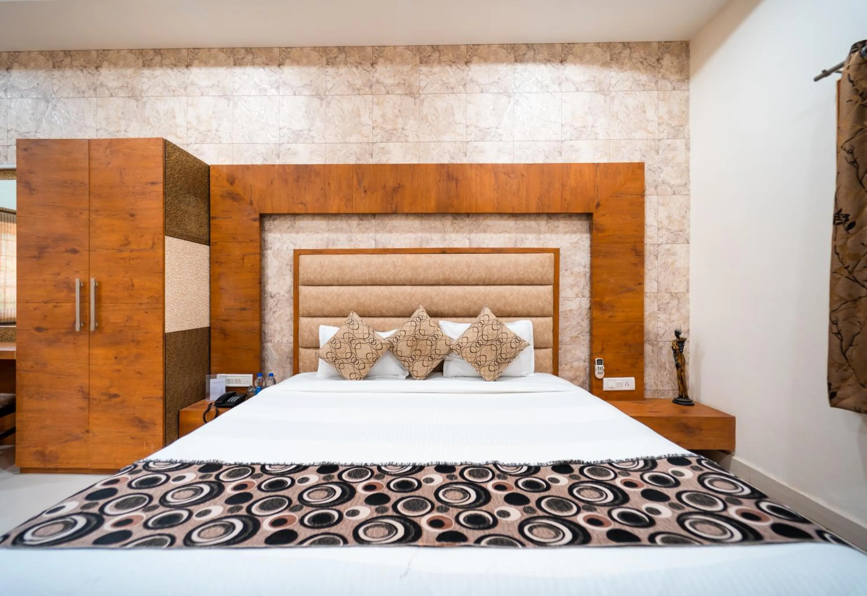 Bedroom, Bed in Hotel Royal Palace