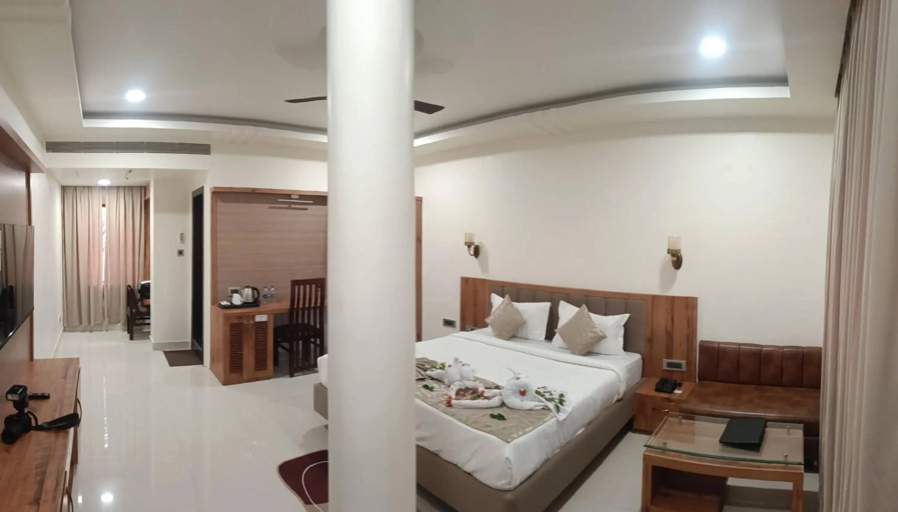 Bedroom, Bed in Hotel Royal Palace