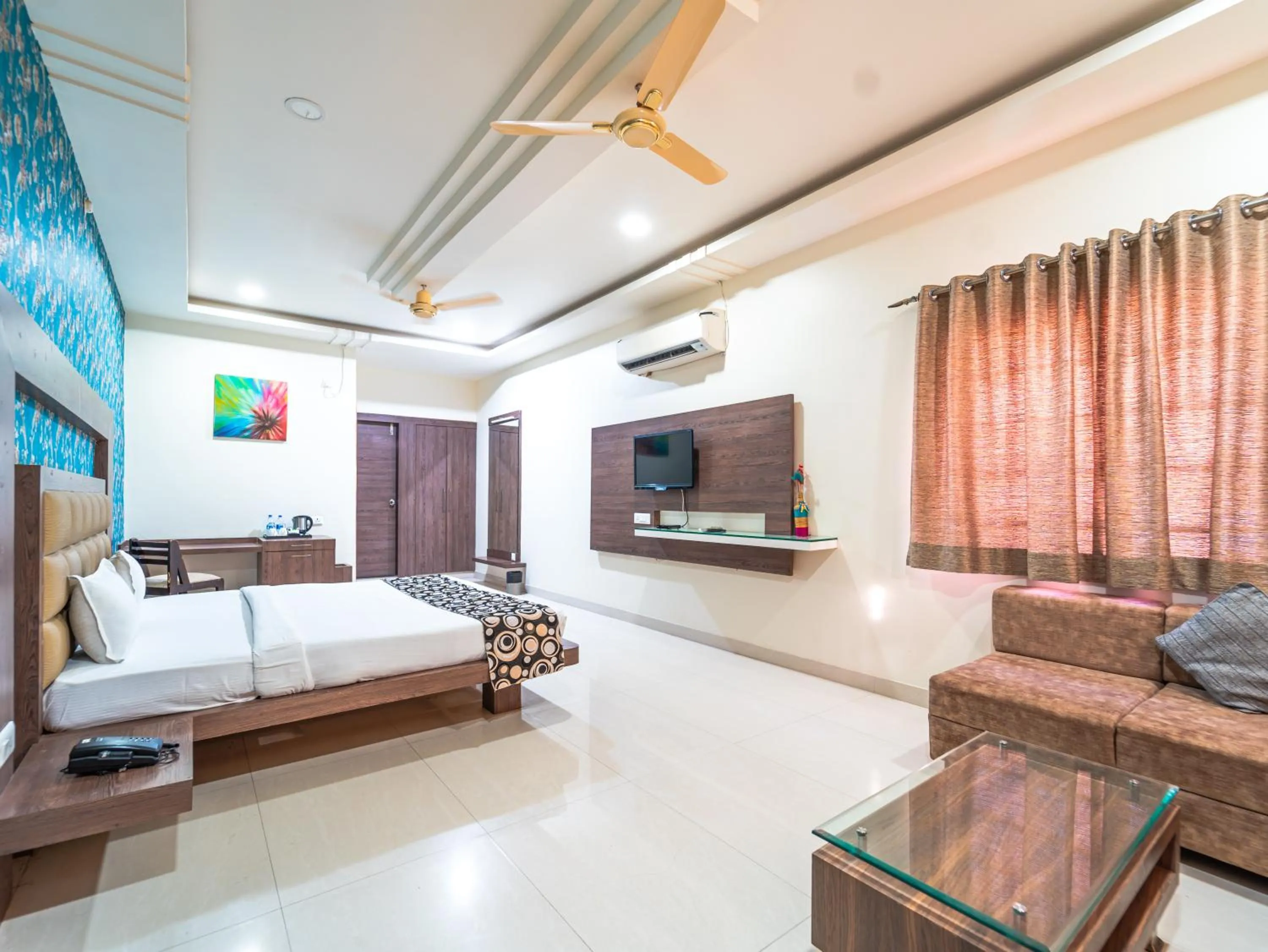 Bedroom, Bed in Hotel Royal Palace