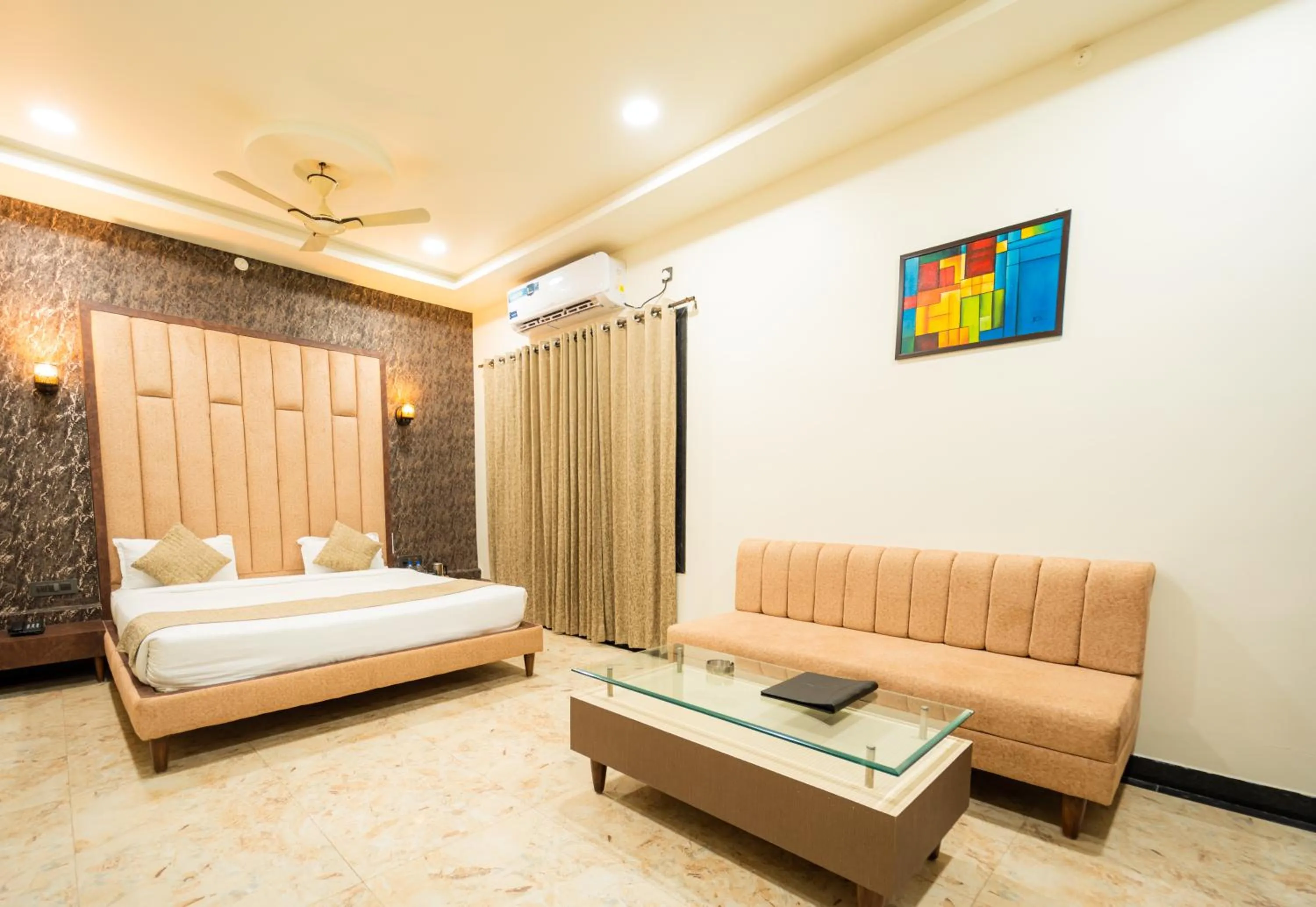 Bedroom, Bed in Hotel Royal Palace