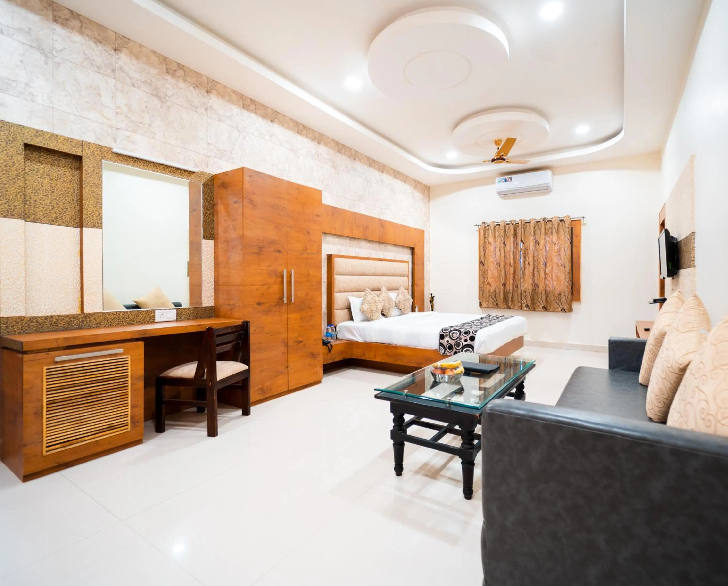 Bedroom, Bed in Hotel Royal Palace