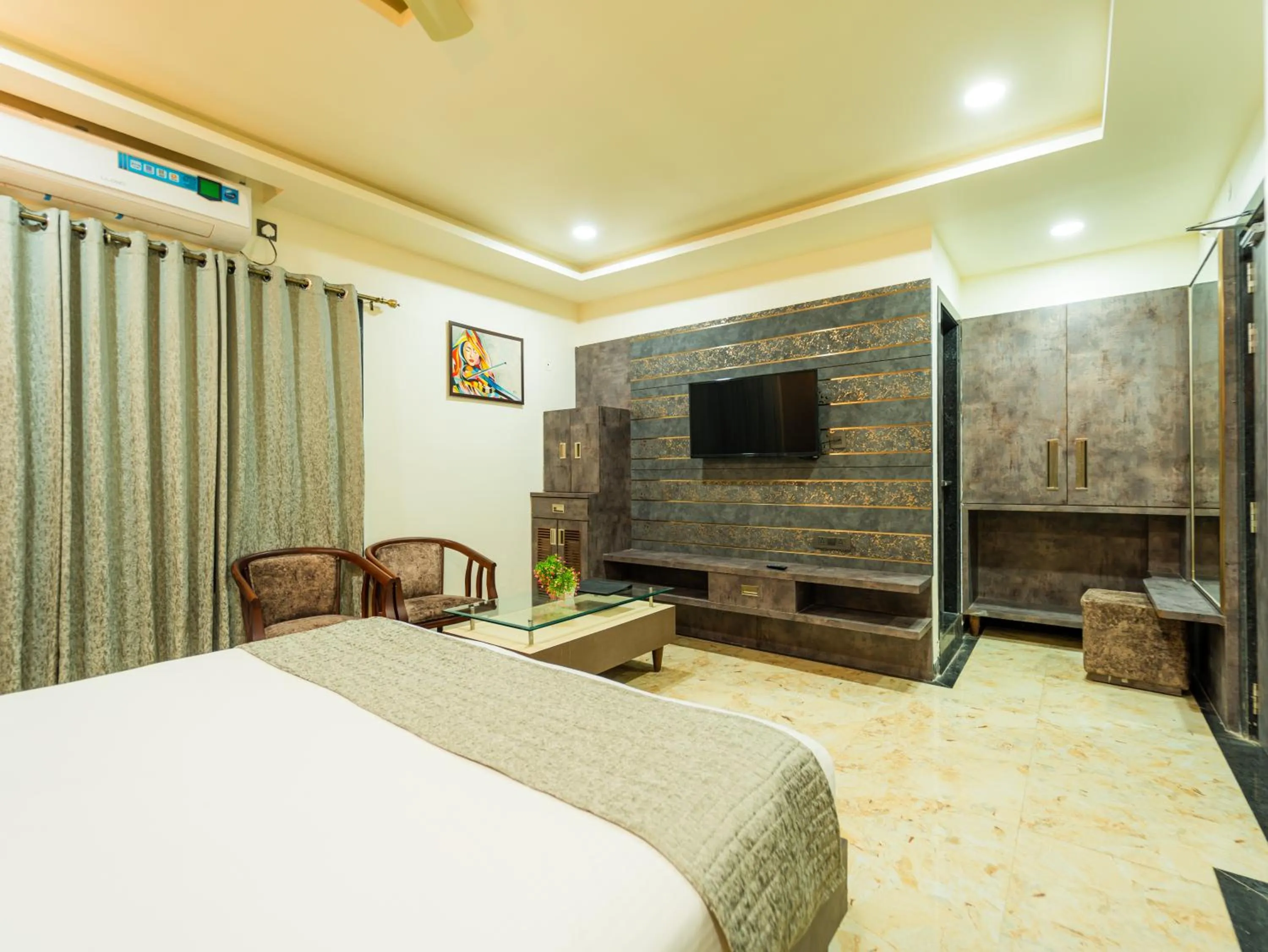 Bedroom, Bed in Hotel Royal Palace