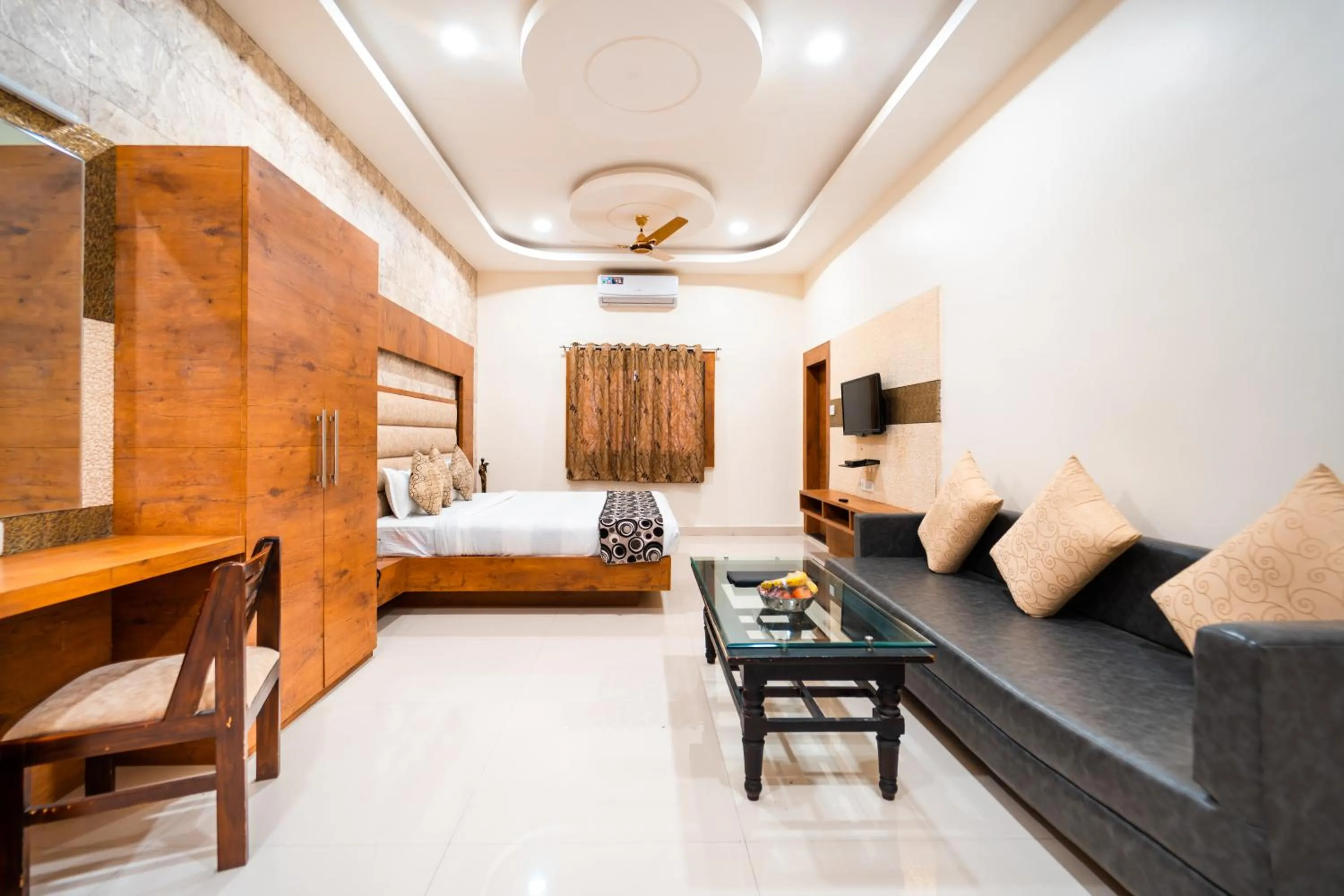 Bedroom, Bed in Hotel Royal Palace