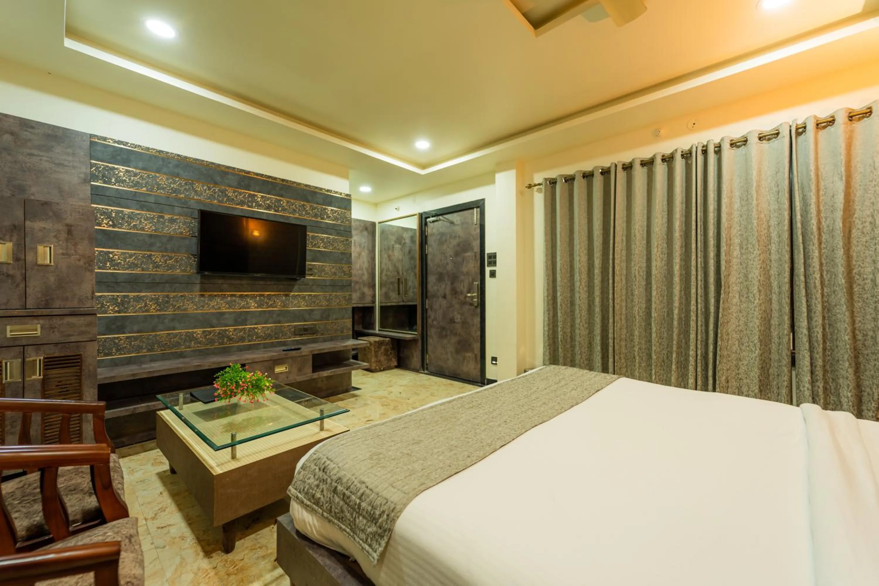 Bedroom, Bed in Hotel Royal Palace