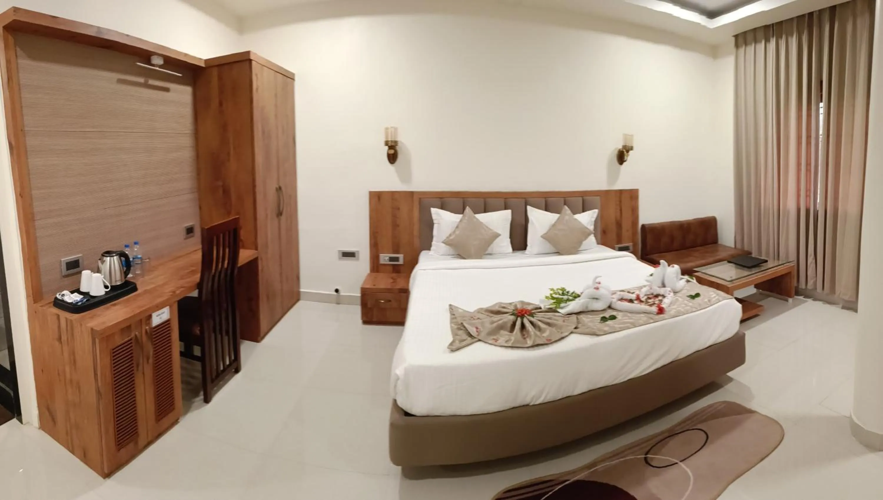 Bedroom, Bed in Hotel Royal Palace