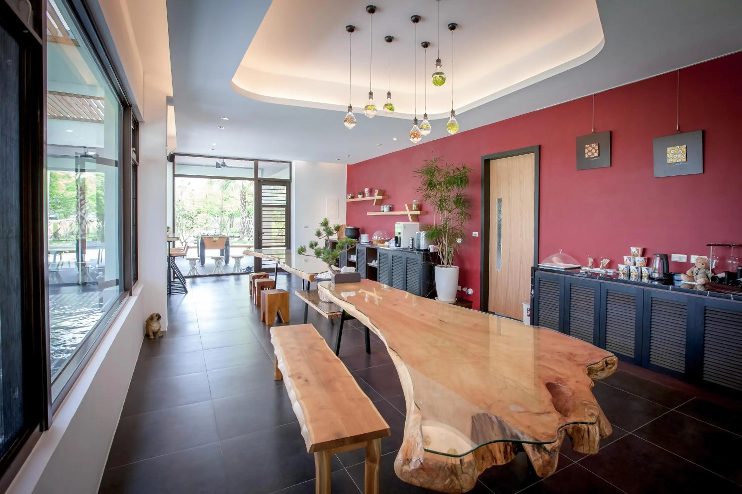 Restaurant/places to eat in W Star