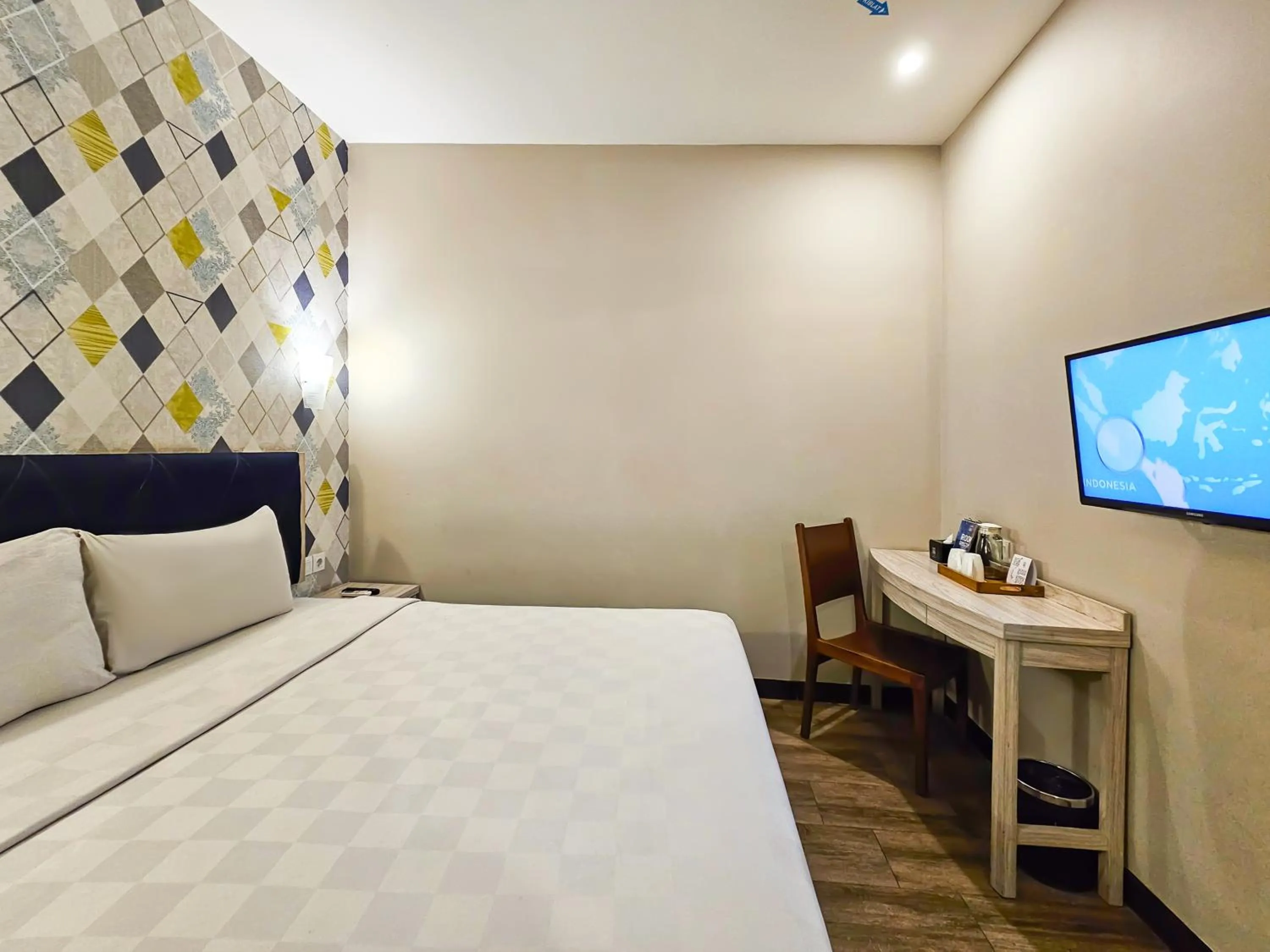 room service, Bed in Hotel 88 Kedungsari - Kedungdoro By WH