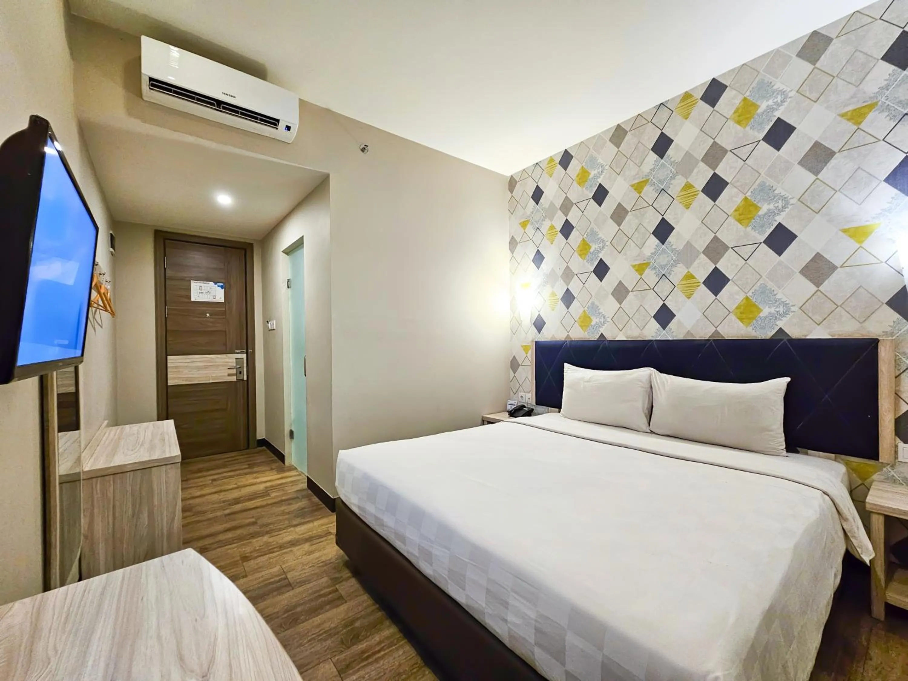 room service, Bed in Hotel 88 Kedungsari - Kedungdoro By WH