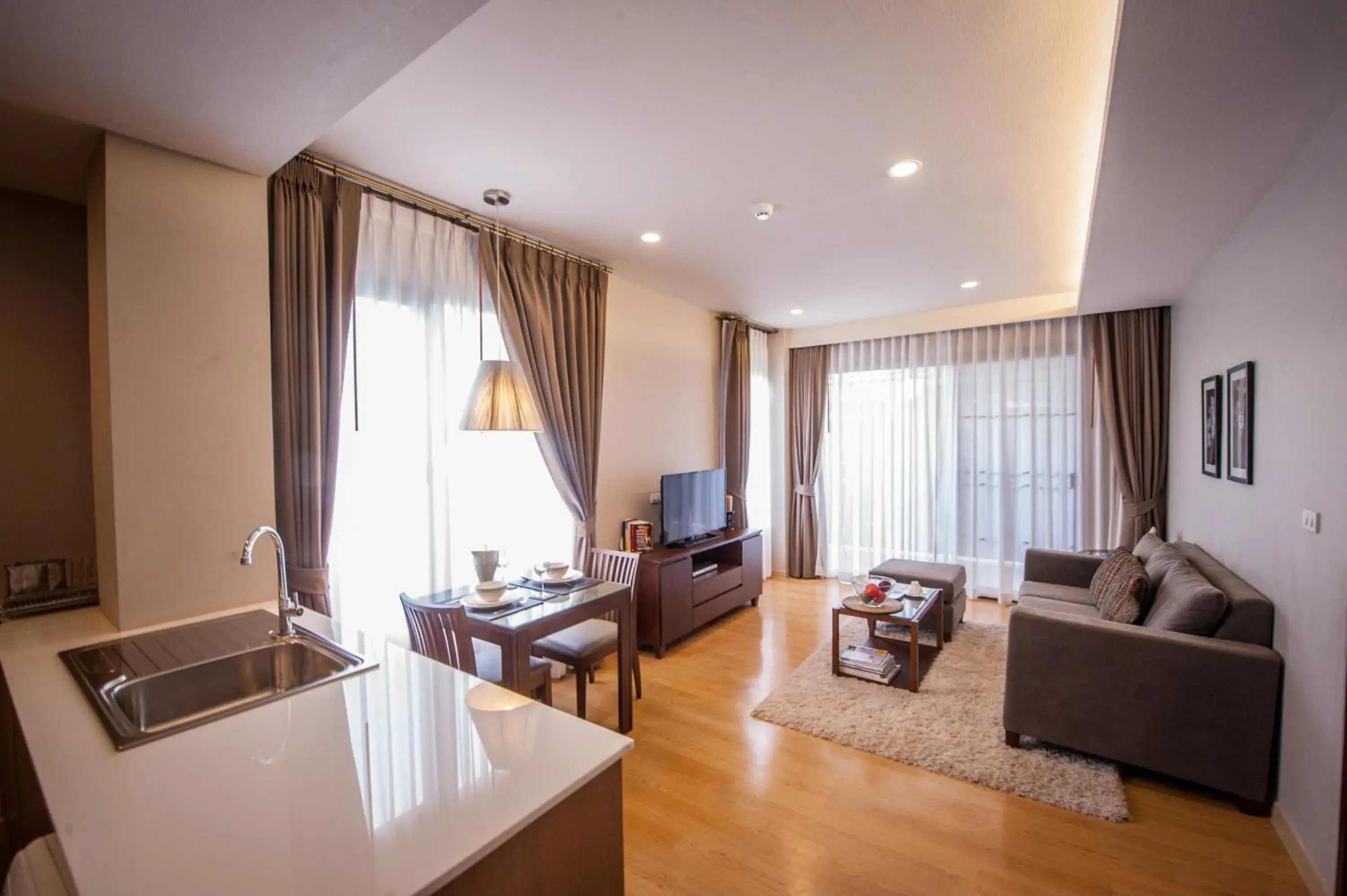 One Bedroom Suite (King Bed)  in Burgundy Residence 304 One Bedroom Suite (King Bed)  in Burgundy Residence 304