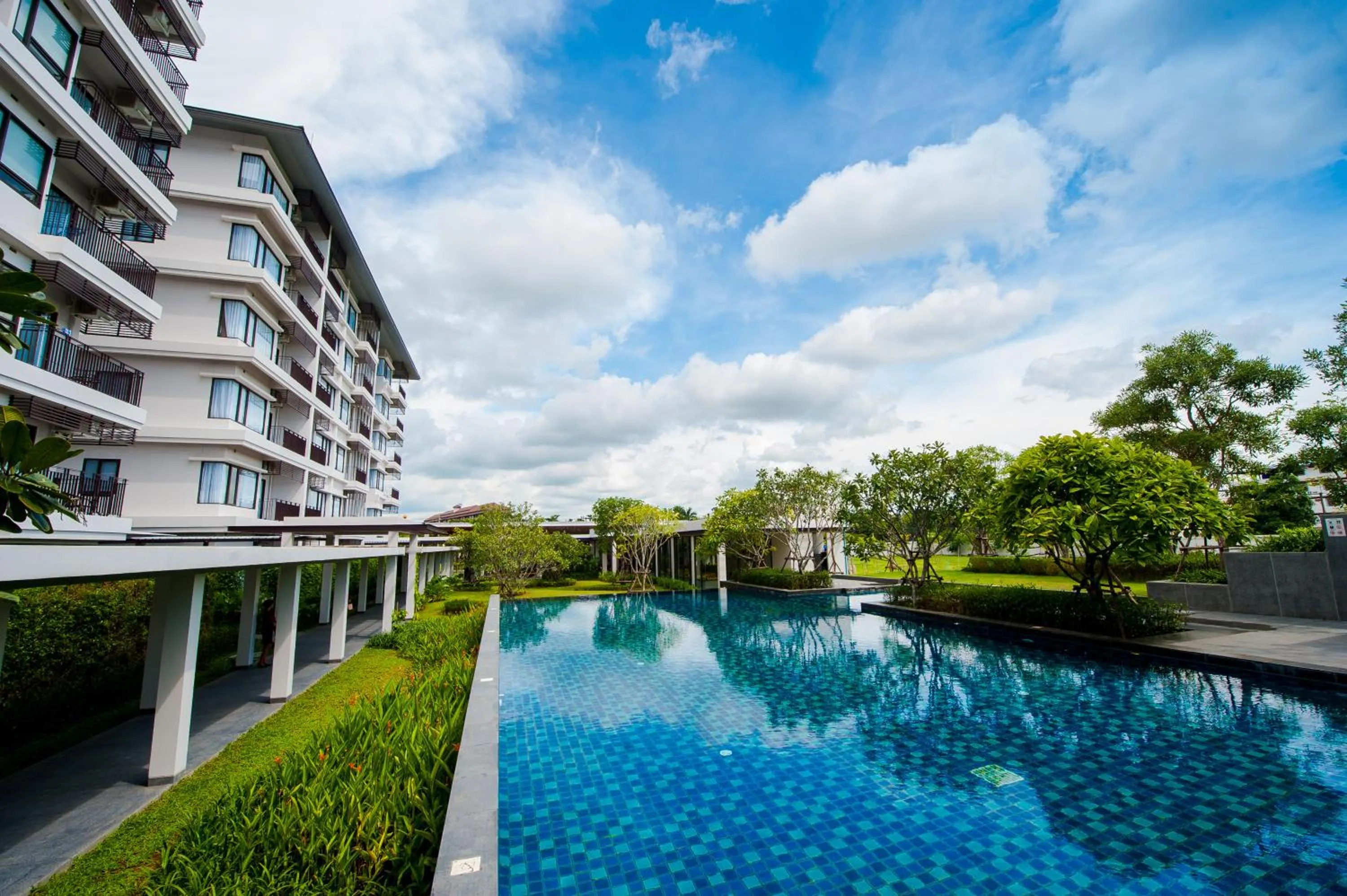 Day in Burgundy Residence 304