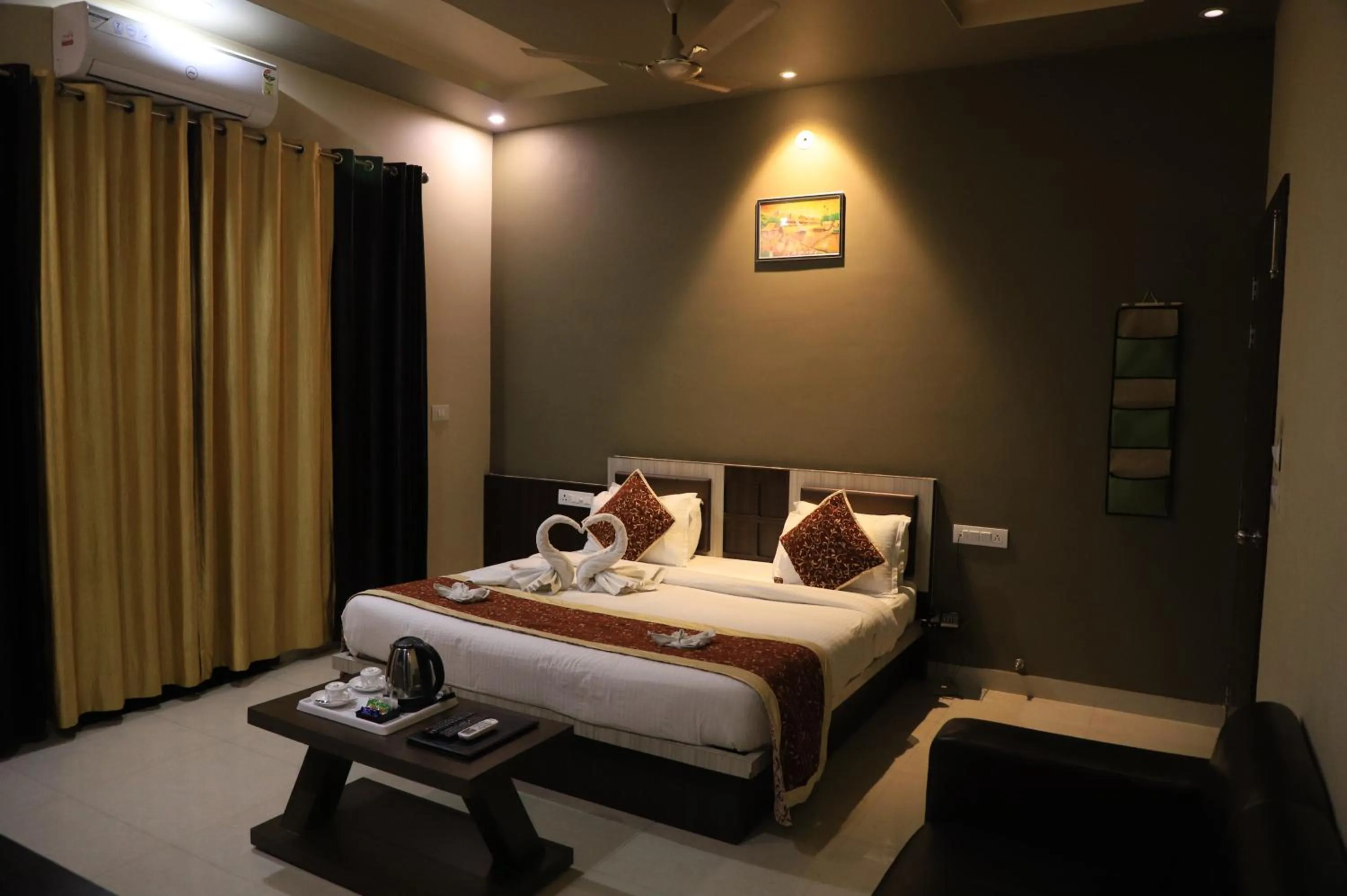 Bed in Hotel Pushkar Legacy