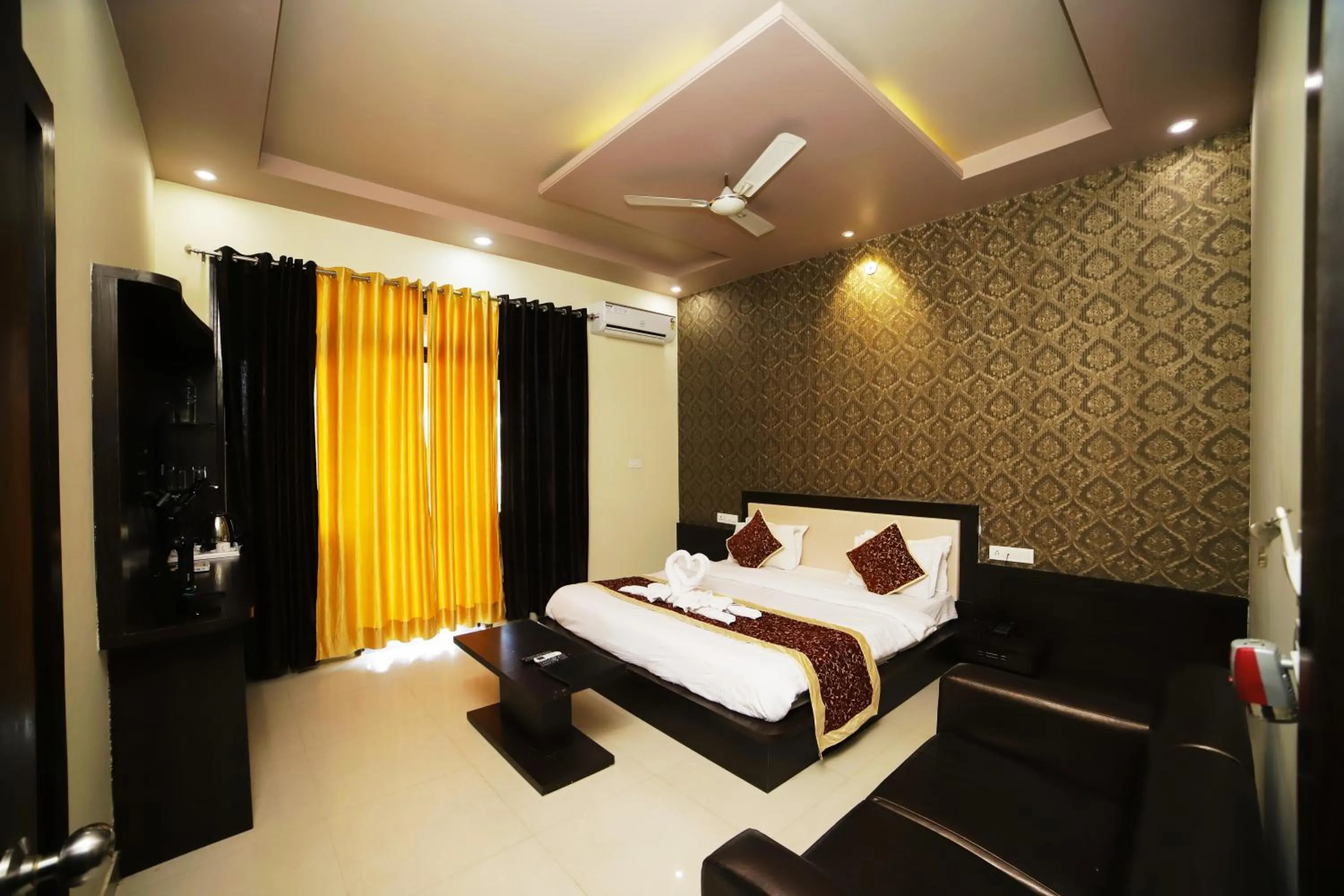 Bed in Hotel Pushkar Legacy