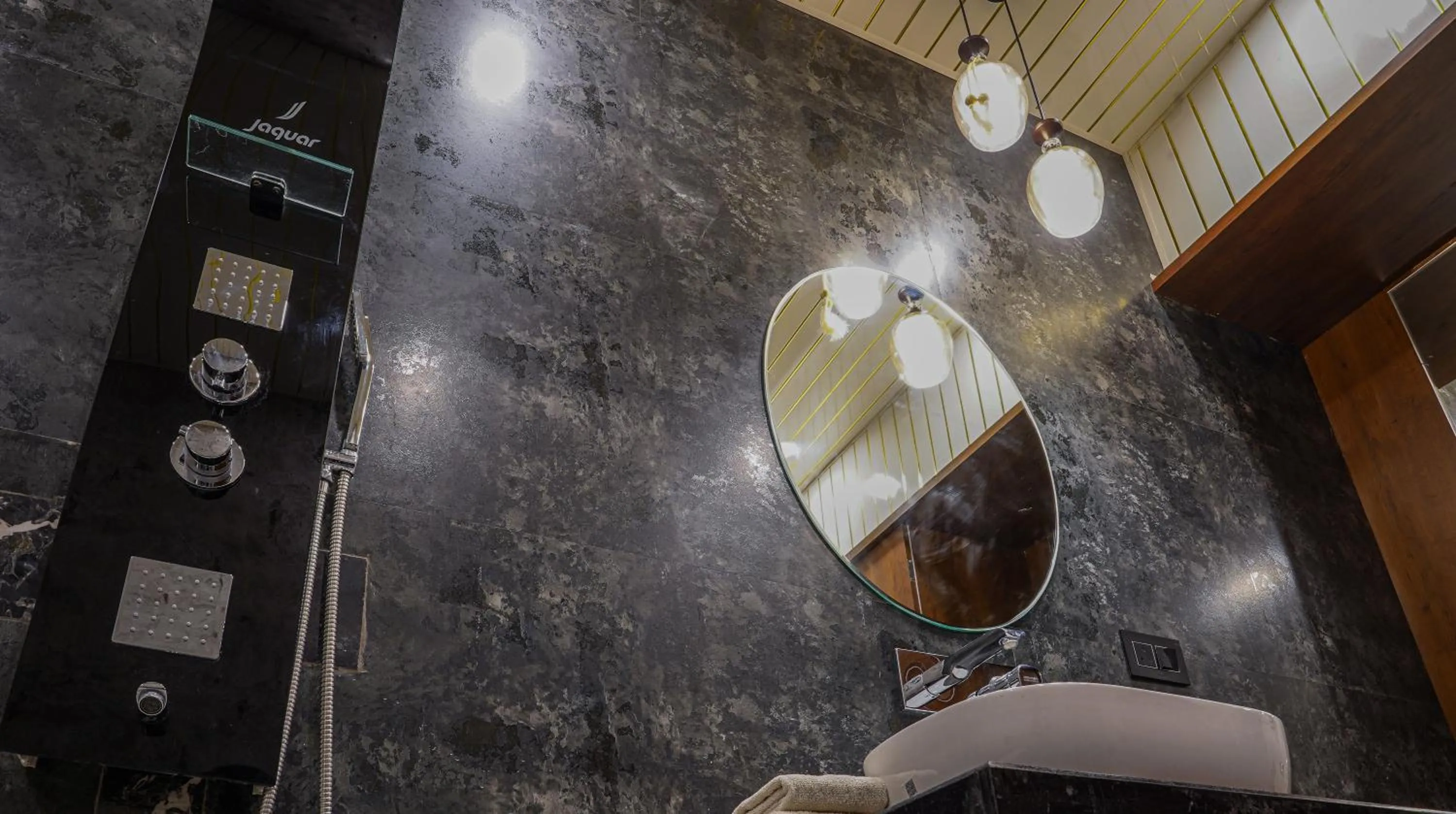 Shower in Hotel Pushkar Legacy