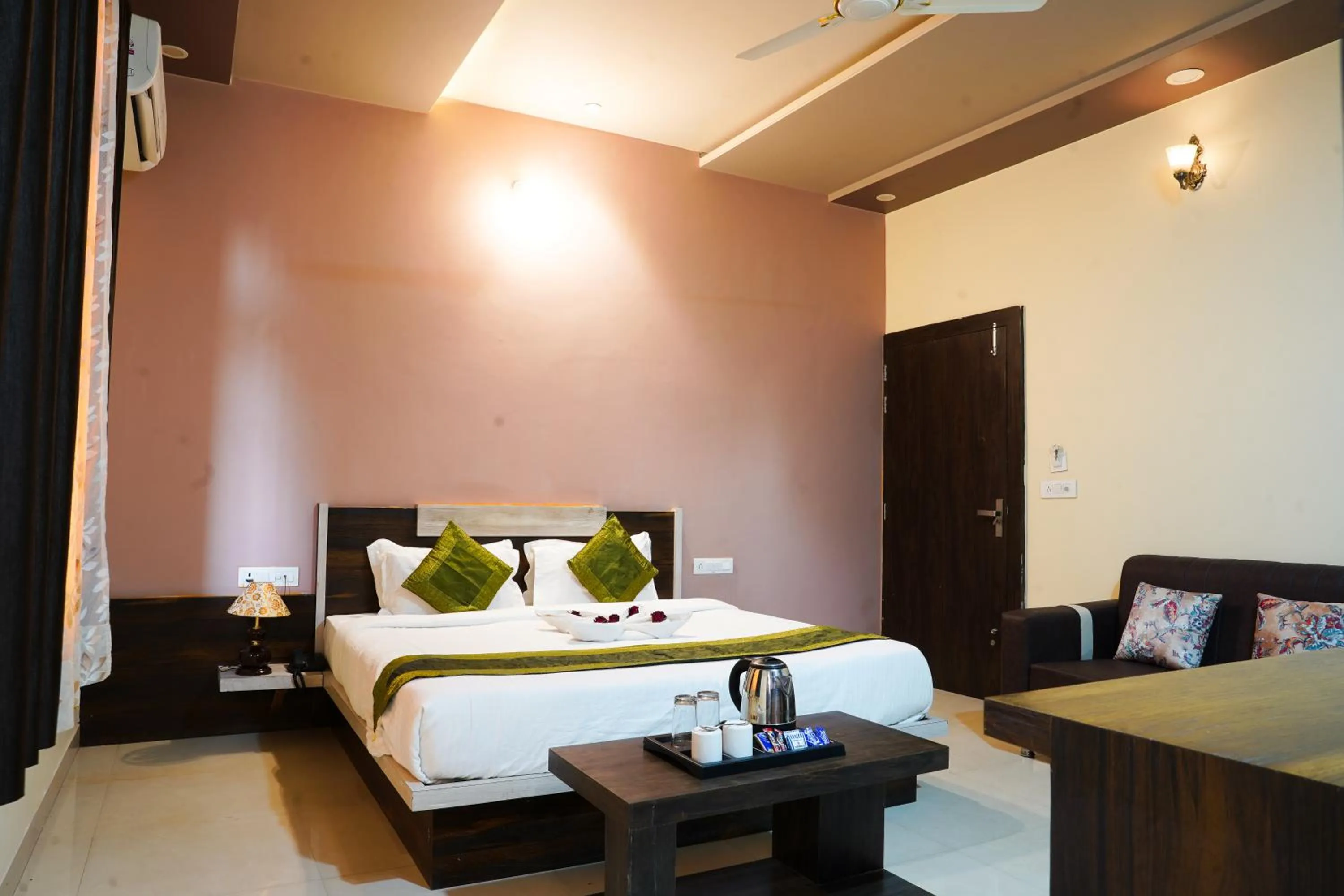 Bed in Hotel Pushkar Legacy