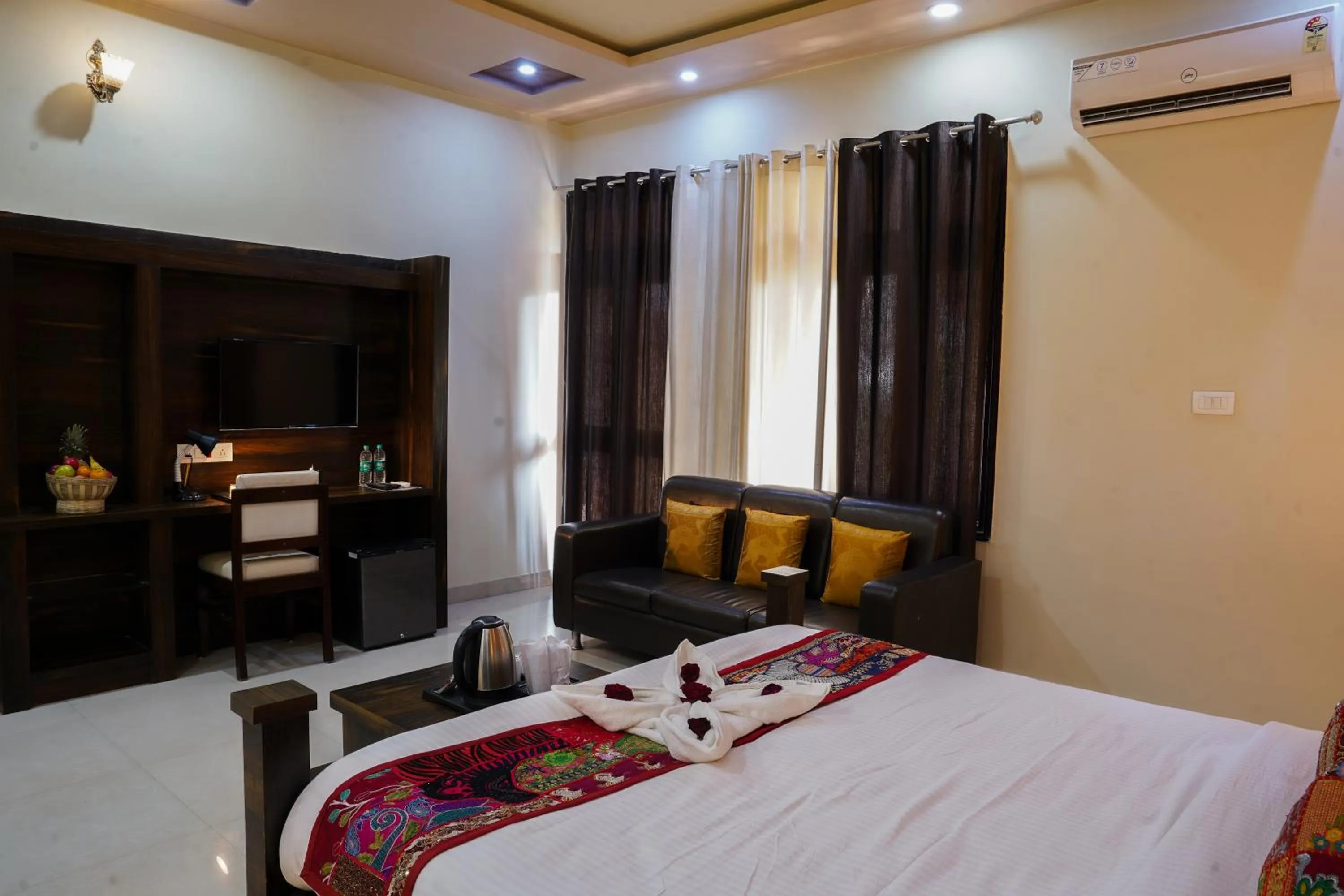Bed in Hotel Pushkar Legacy