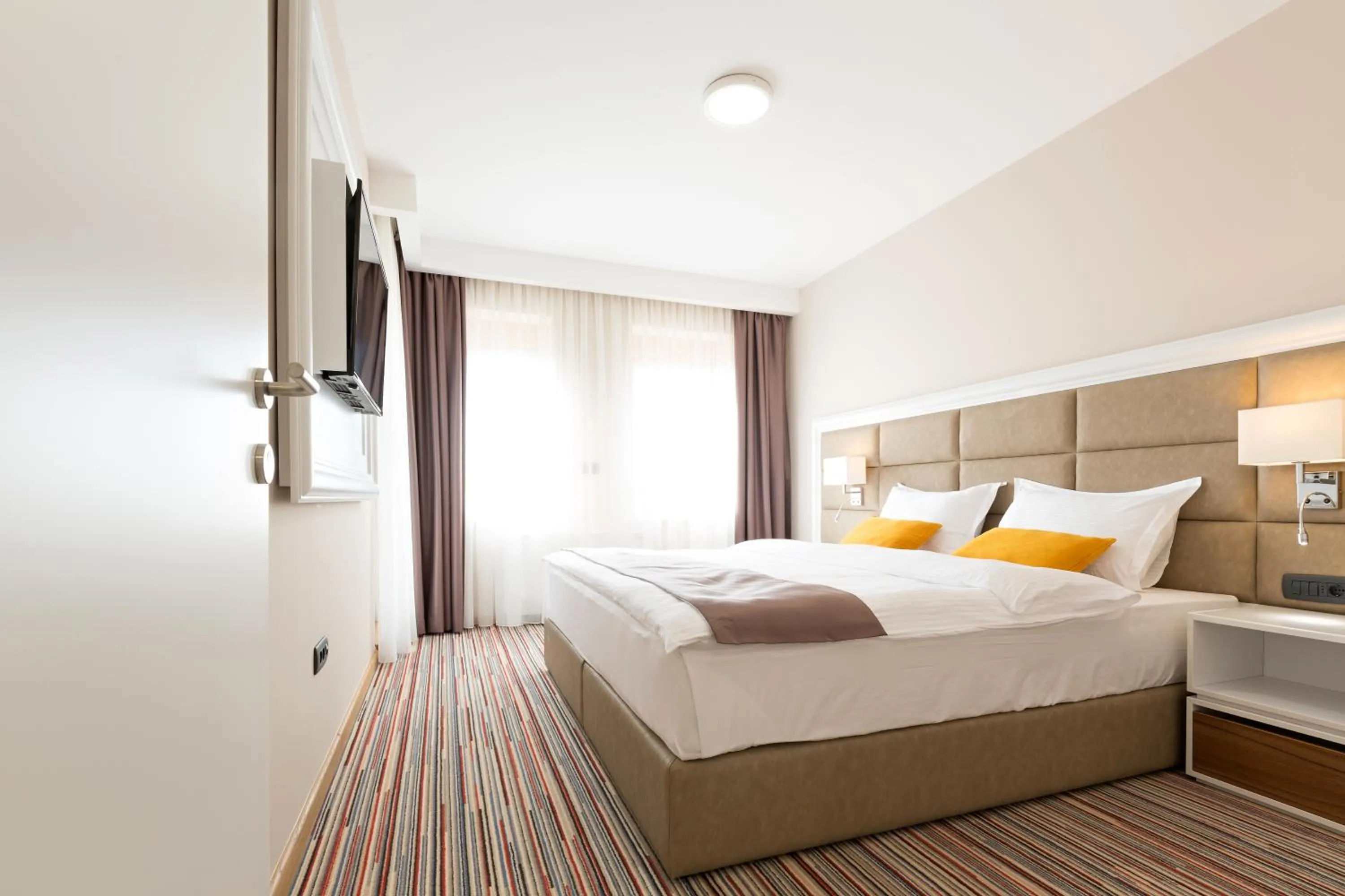 Bedroom, Bed in Hotel TESLA - Smart Stay Garni