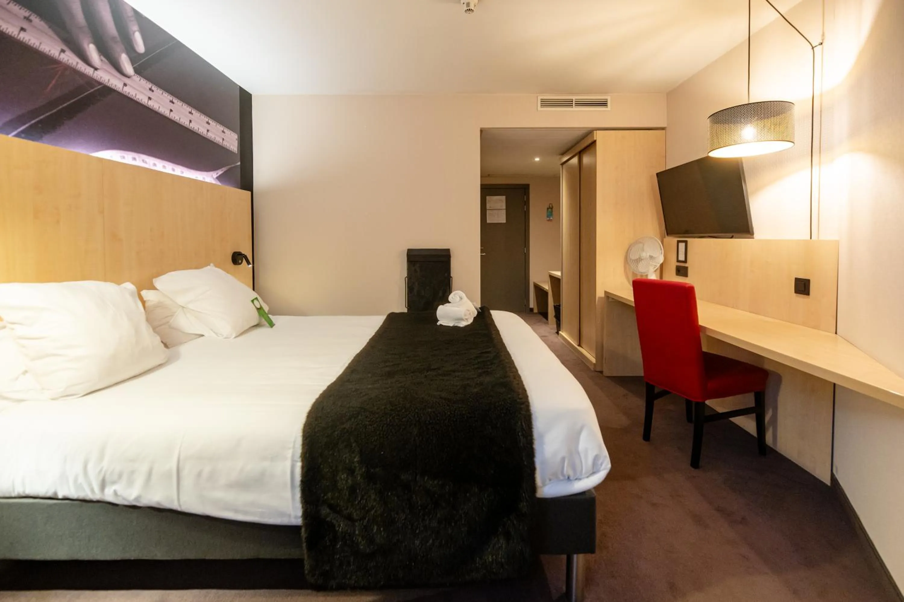 Bedroom, Bed in Hotel & Aparthotel Alize Mouscron