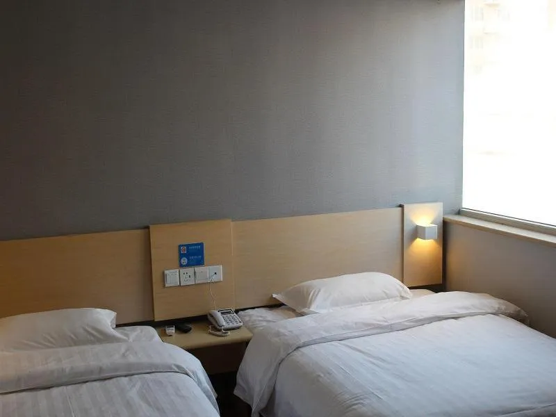 Bed in 7Days Inn Beijing Yongdingmenwai Station