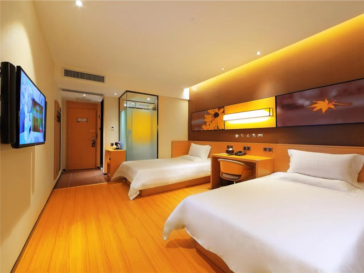 Photo of the whole room, Bed in IU Hotel Shanghai Dongchuan Road Metro Station
